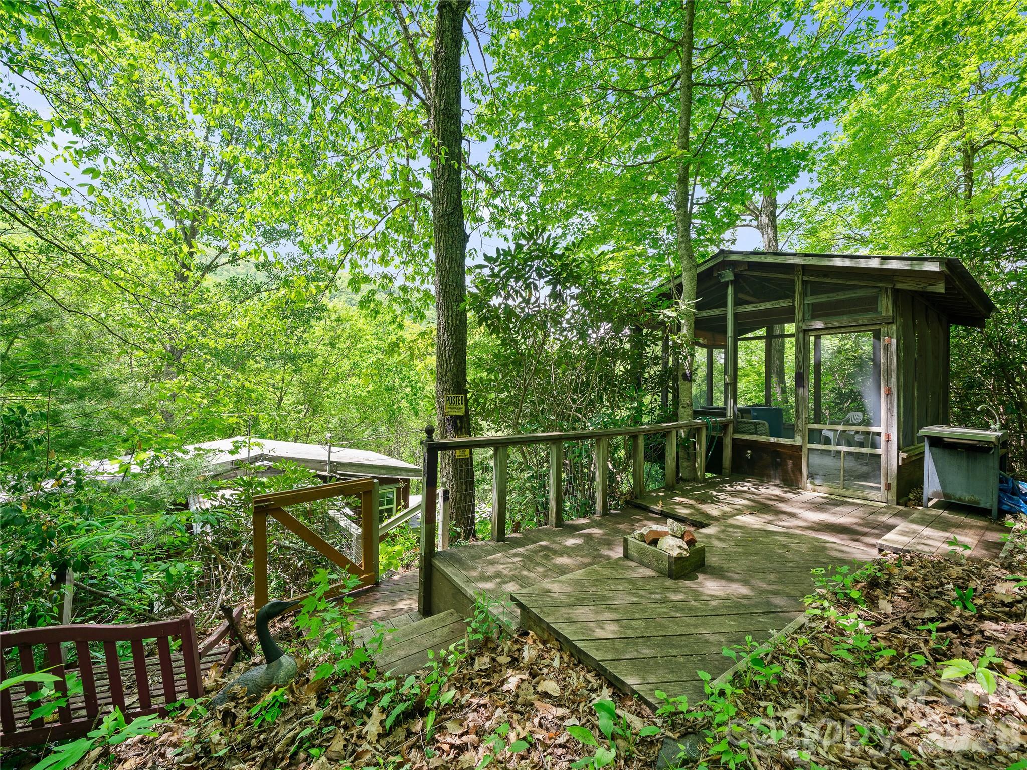 1331 Georges Fork Road — Burnsville