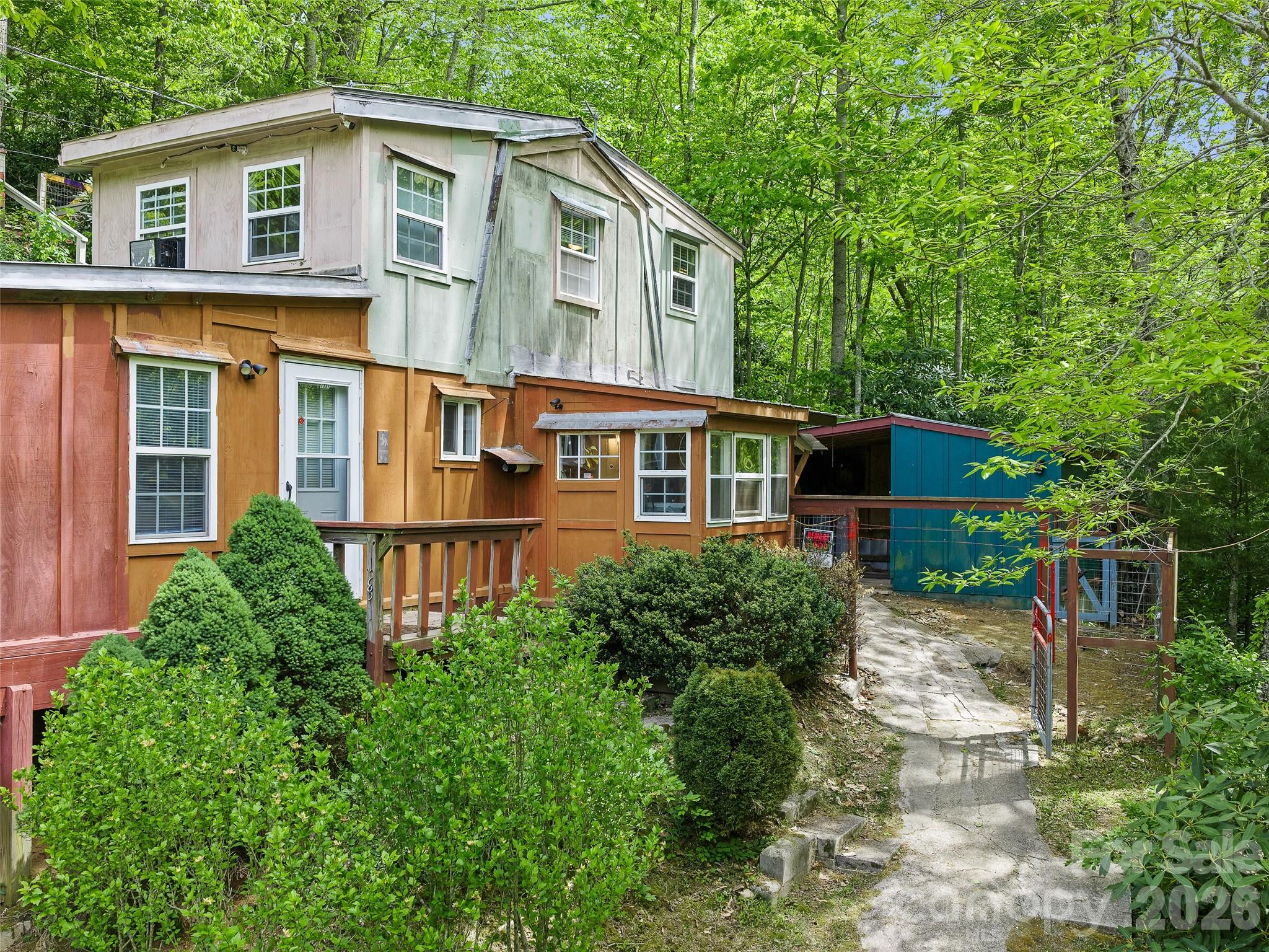 1331 Georges Fork Road — Burnsville