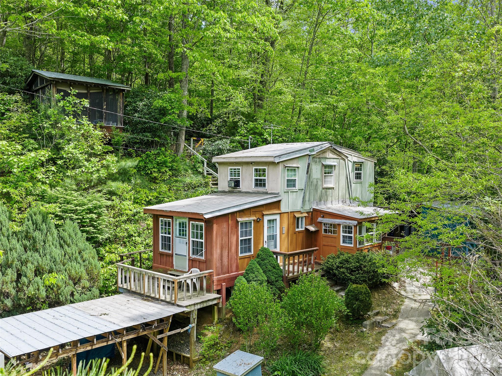 1331 Georges Fork Road — Burnsville