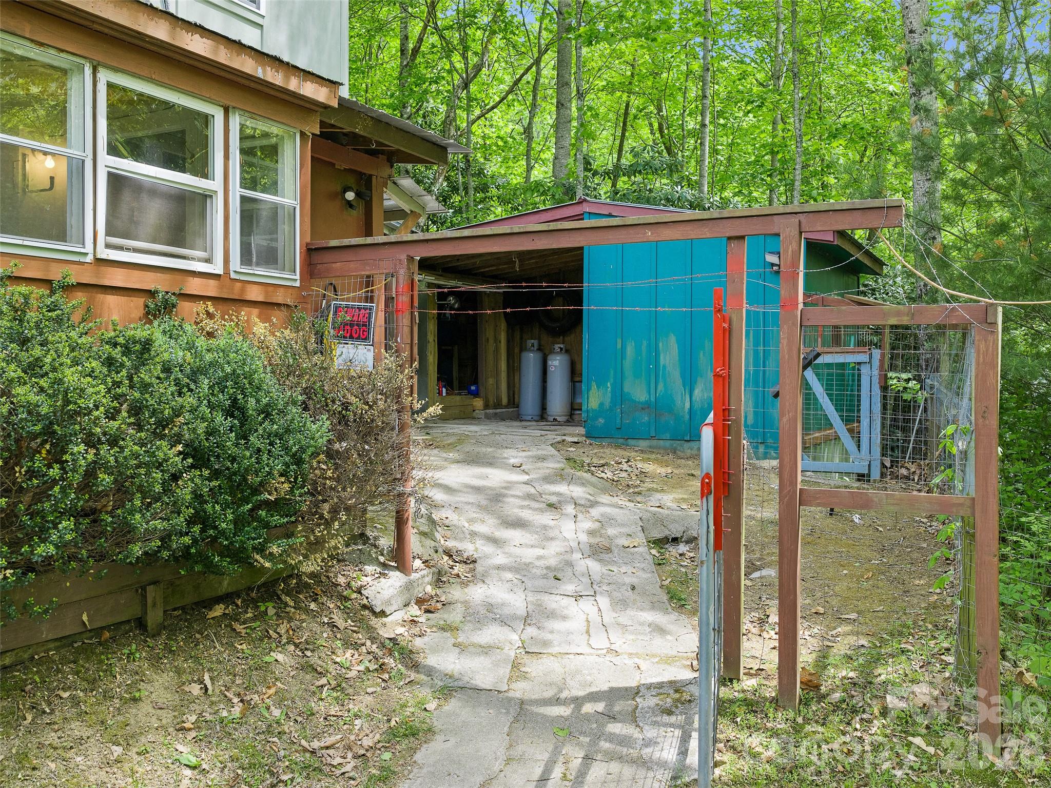 1331 Georges Fork Road — Burnsville