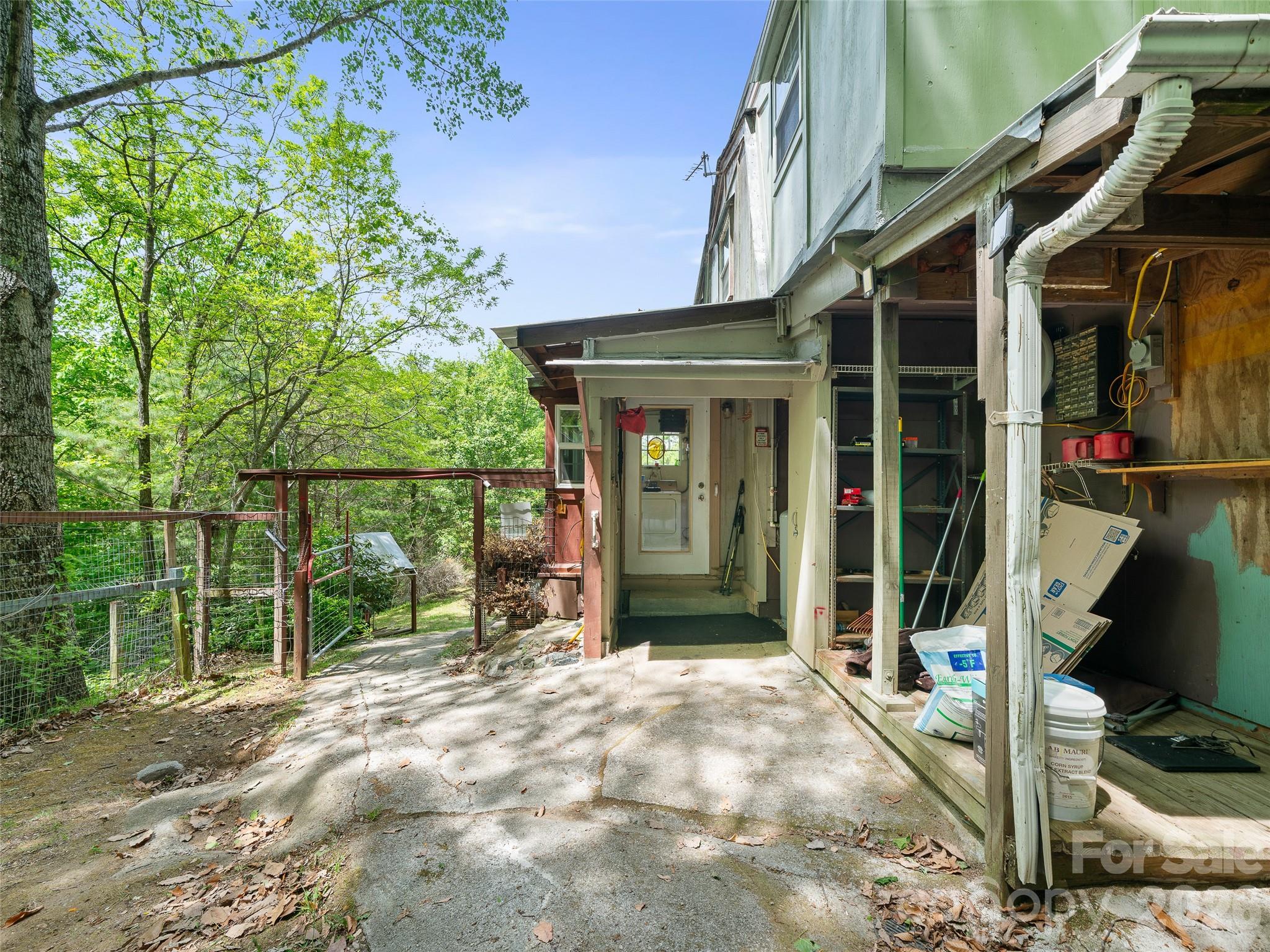 1331 Georges Fork Road — Burnsville
