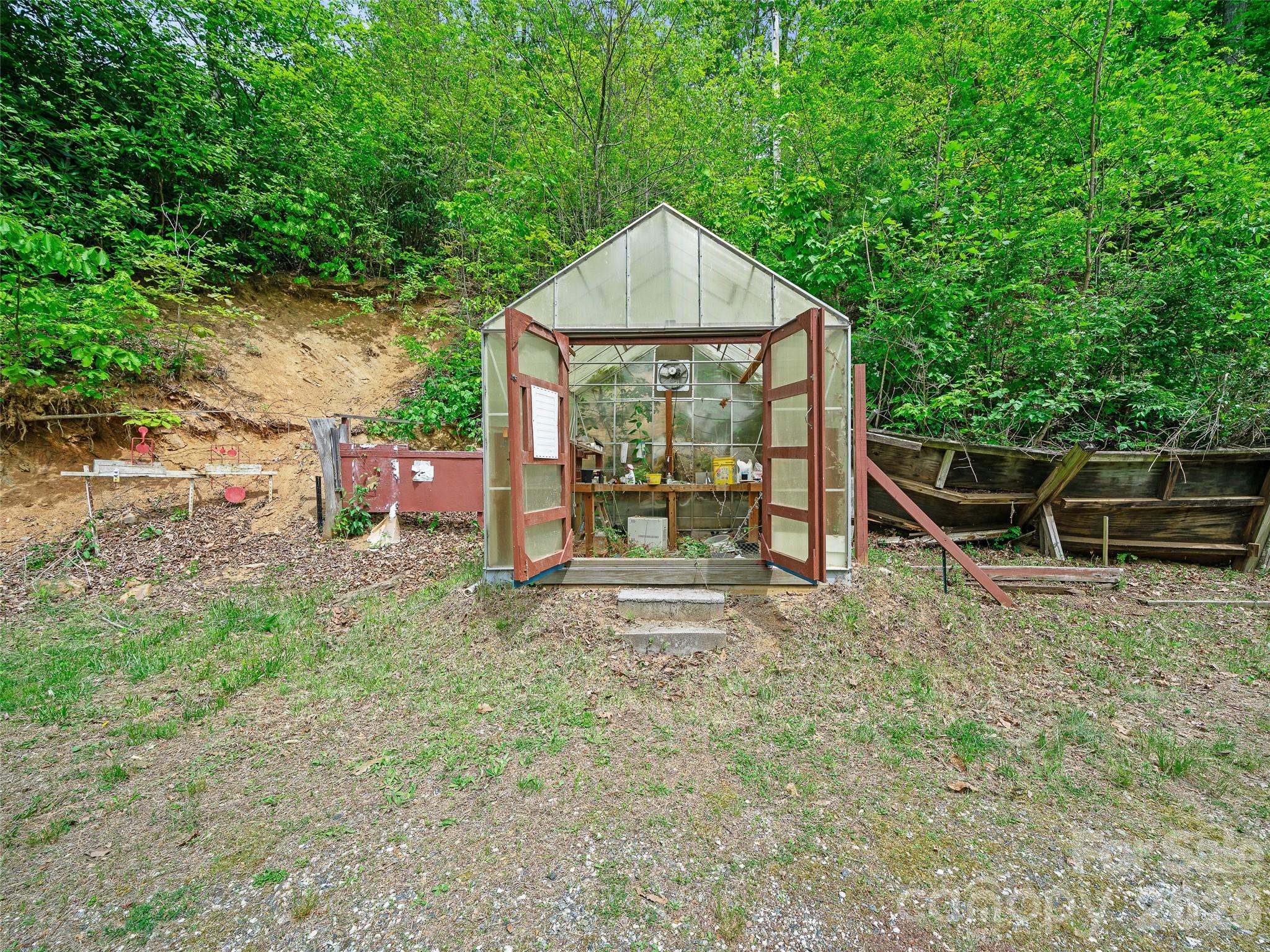 1331 Georges Fork Road — Burnsville