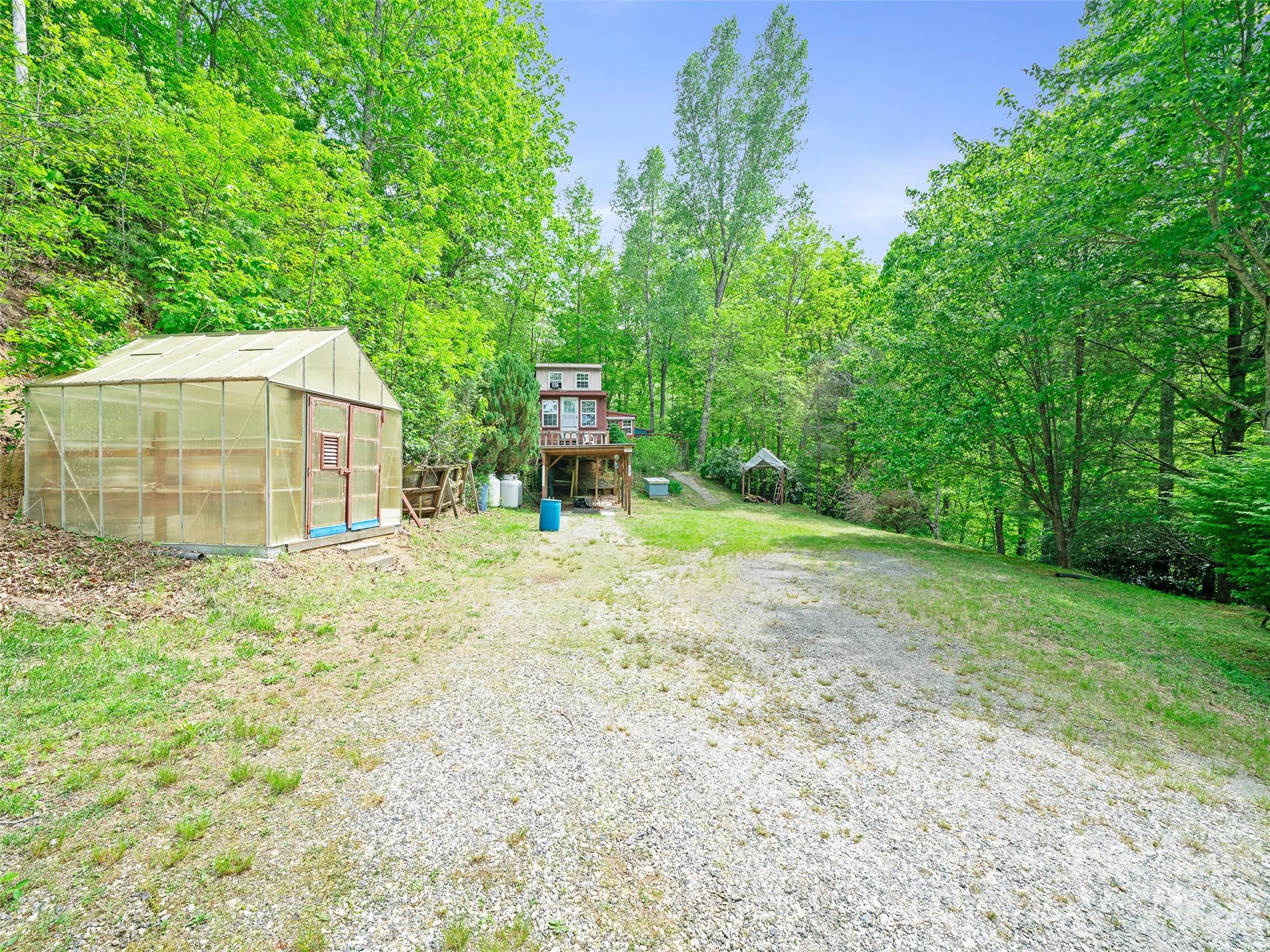 1331 Georges Fork Road — Burnsville