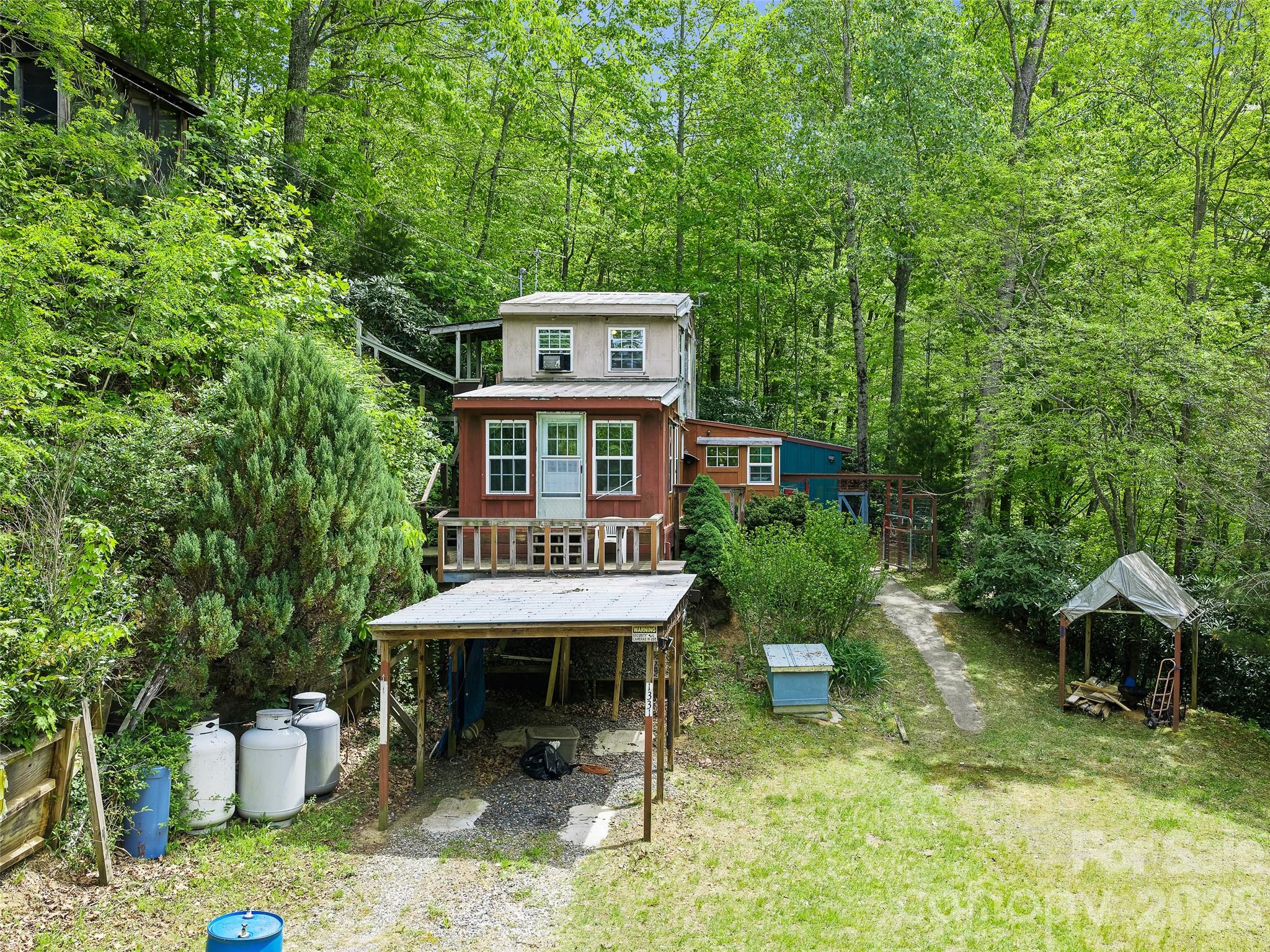 1331 Georges Fork Road — Burnsville