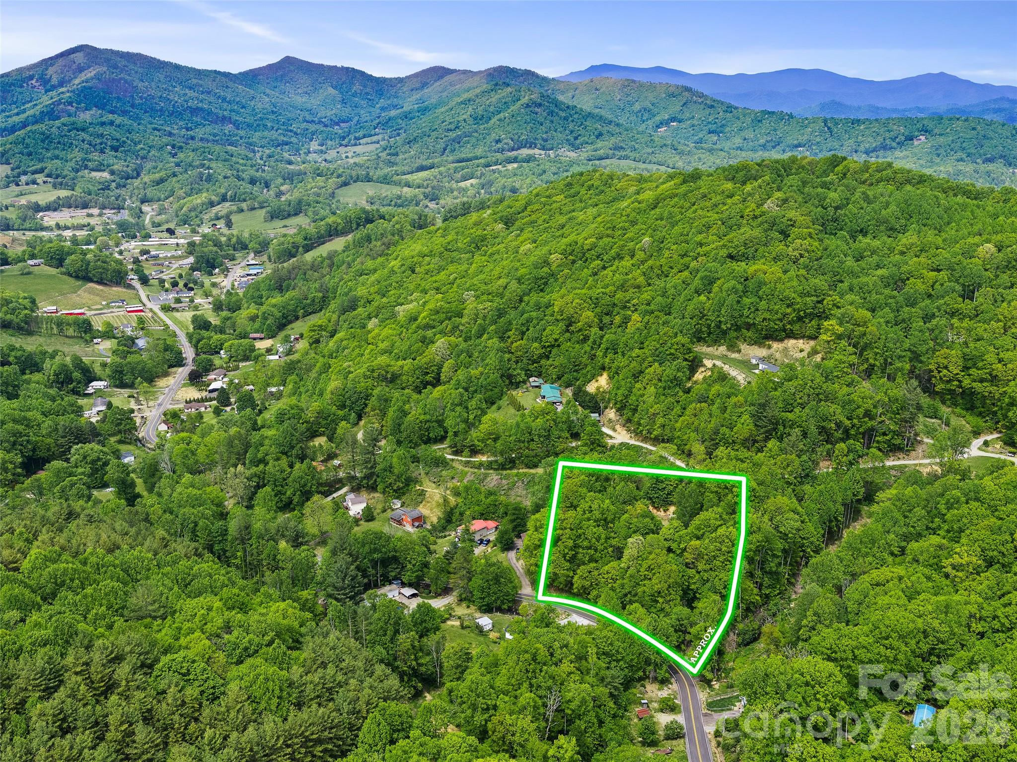 1331 Georges Fork Road — Burnsville