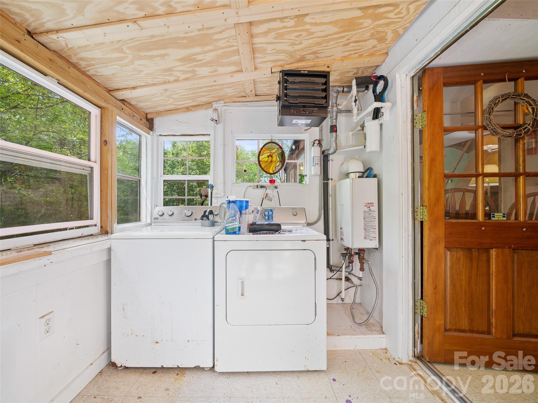 1331 Georges Fork Road — Burnsville