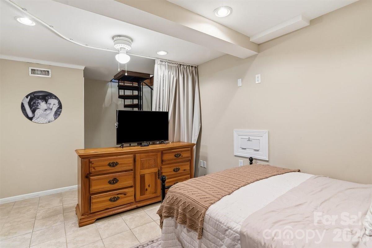 1177 Runway Drive — Hendersonville