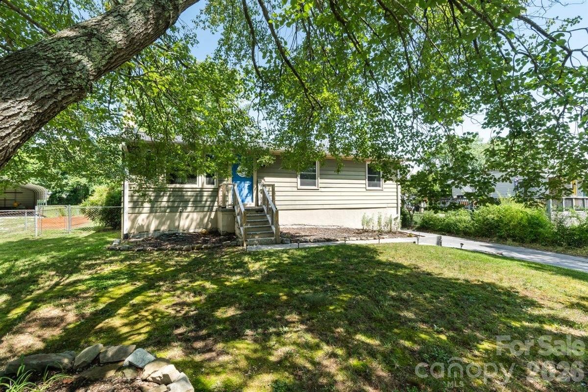 1177 Runway Drive — Hendersonville