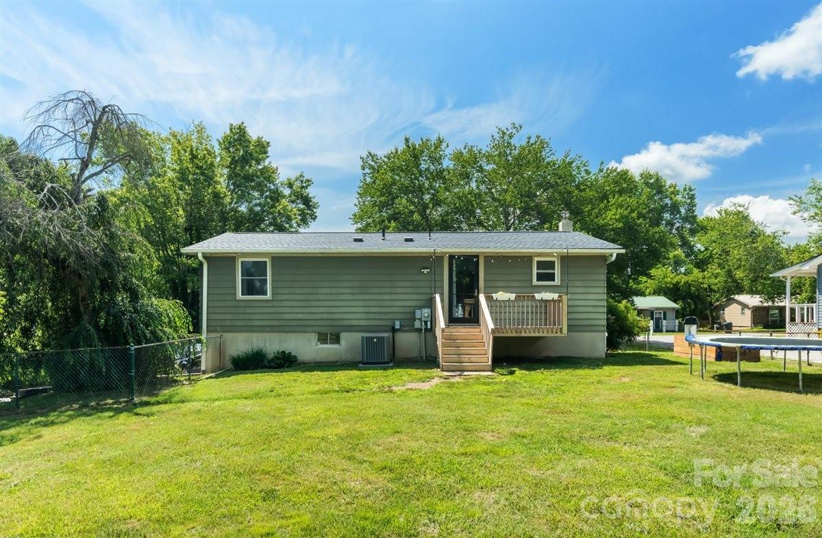 1177 Runway Drive — Hendersonville