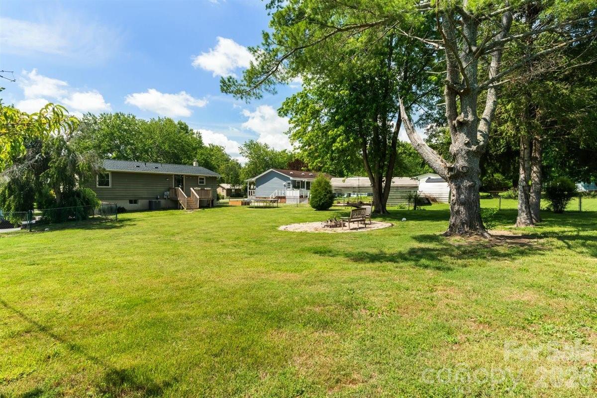 1177 Runway Drive — Hendersonville