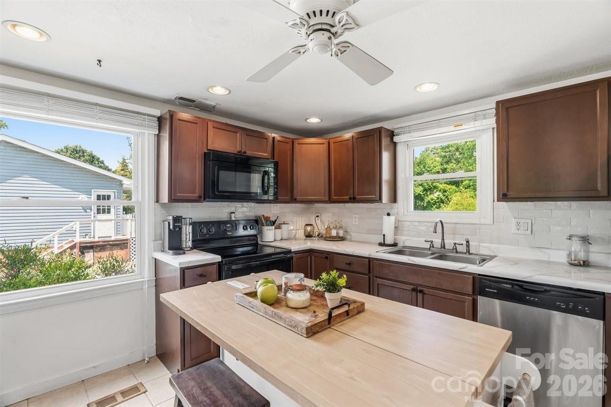 1177 Runway Drive — Hendersonville