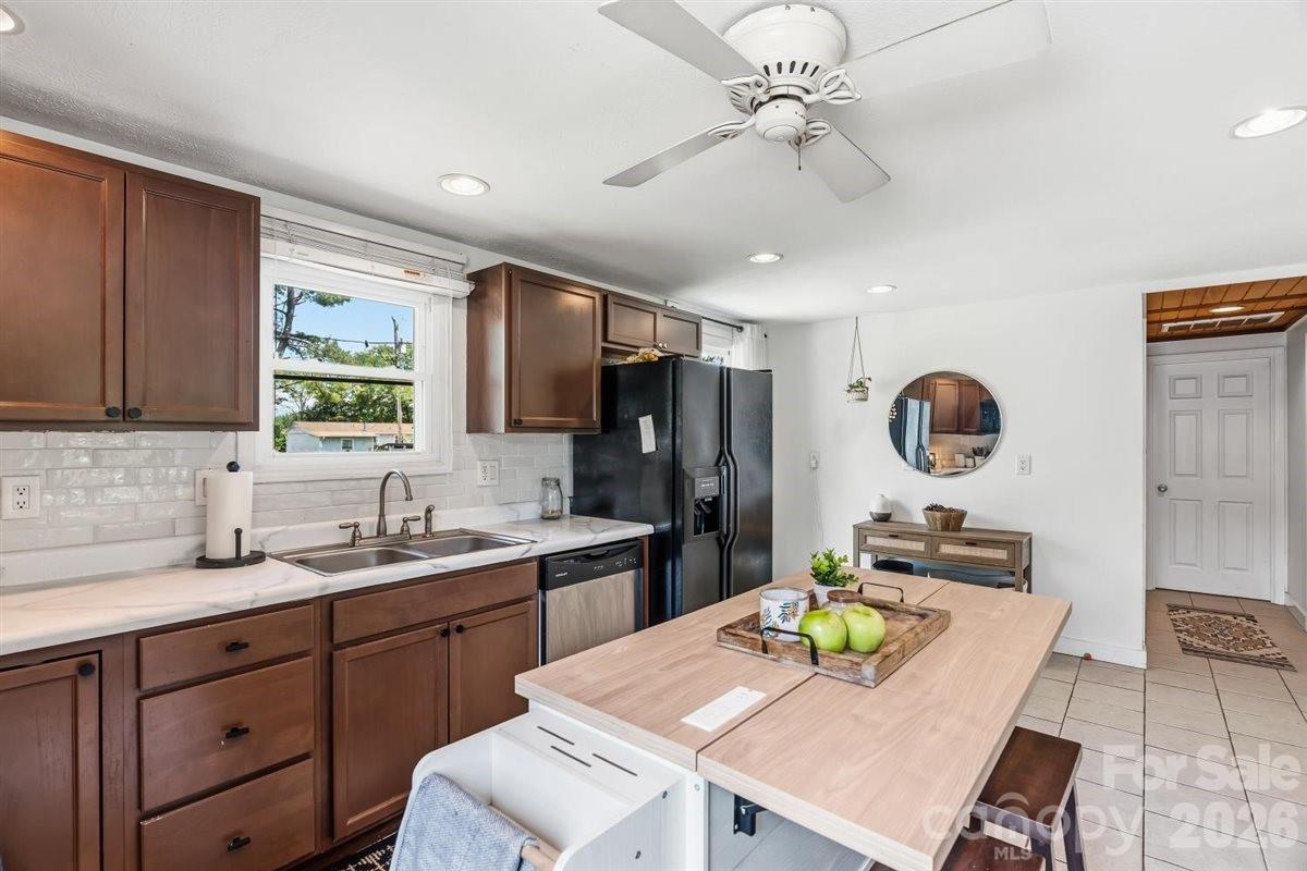 1177 Runway Drive — Hendersonville