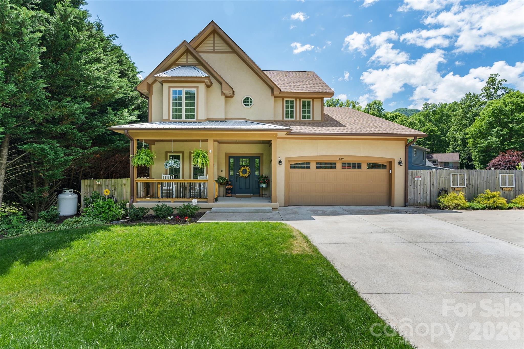 1429 Moody Farm Road — Maggie Valley