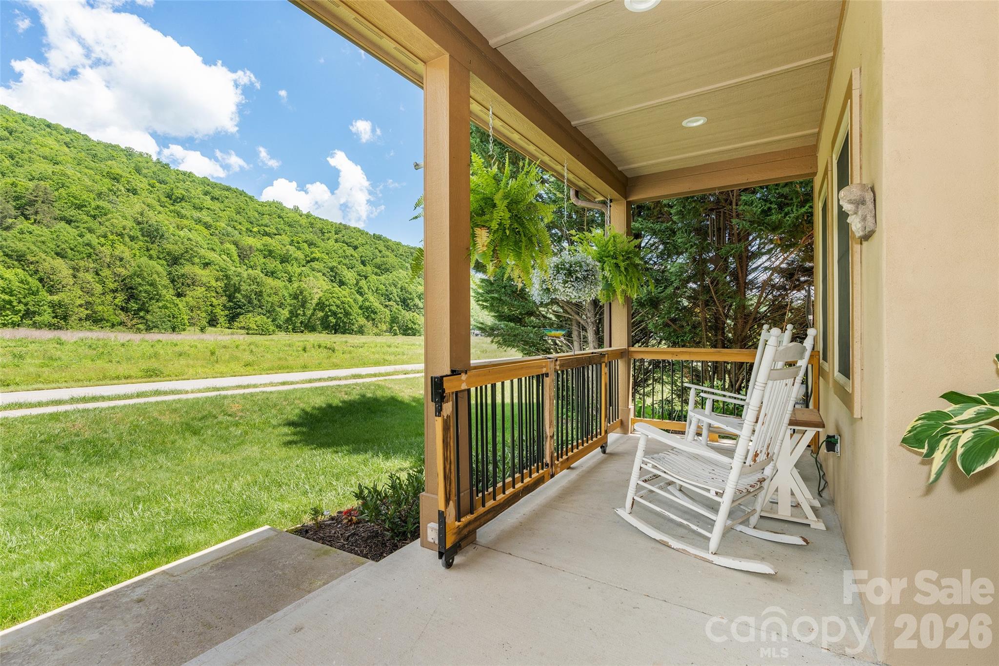 1429 Moody Farm Road — Maggie Valley