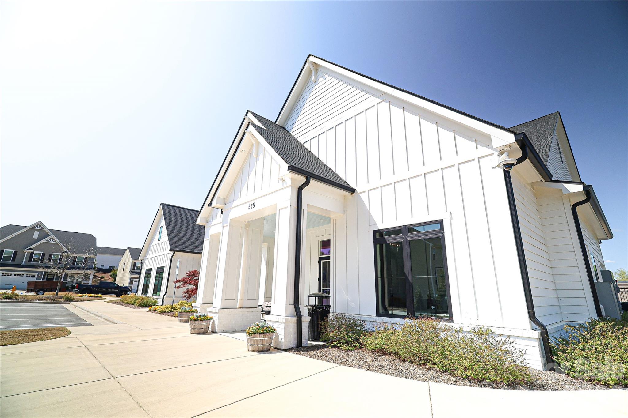 5011 Twin River Drive — Denver