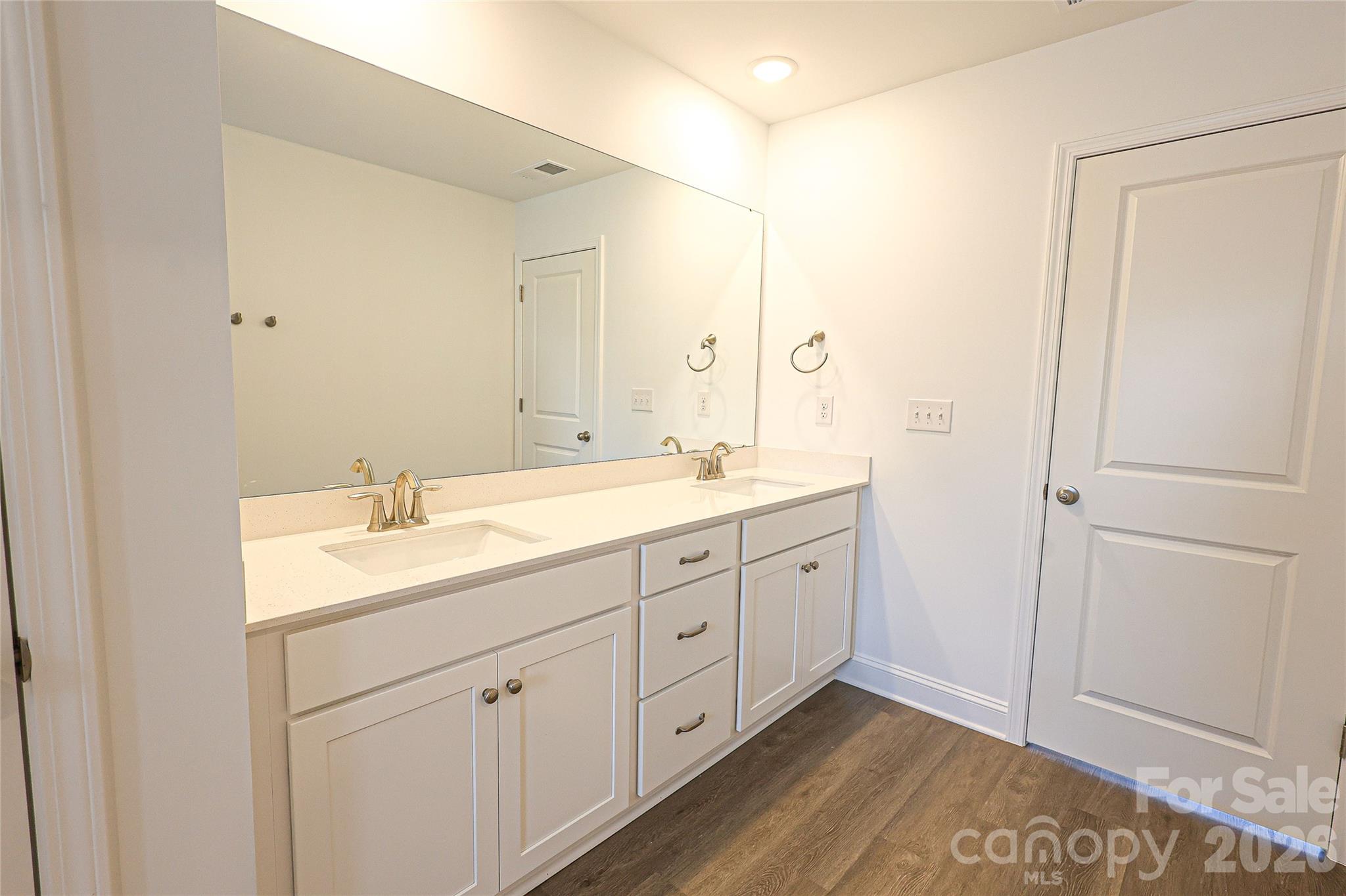 5011 Twin River Drive — Denver
