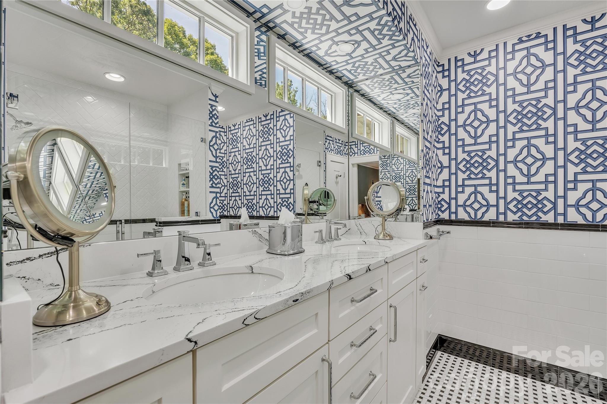 128 W Colonial Drive — Salisbury