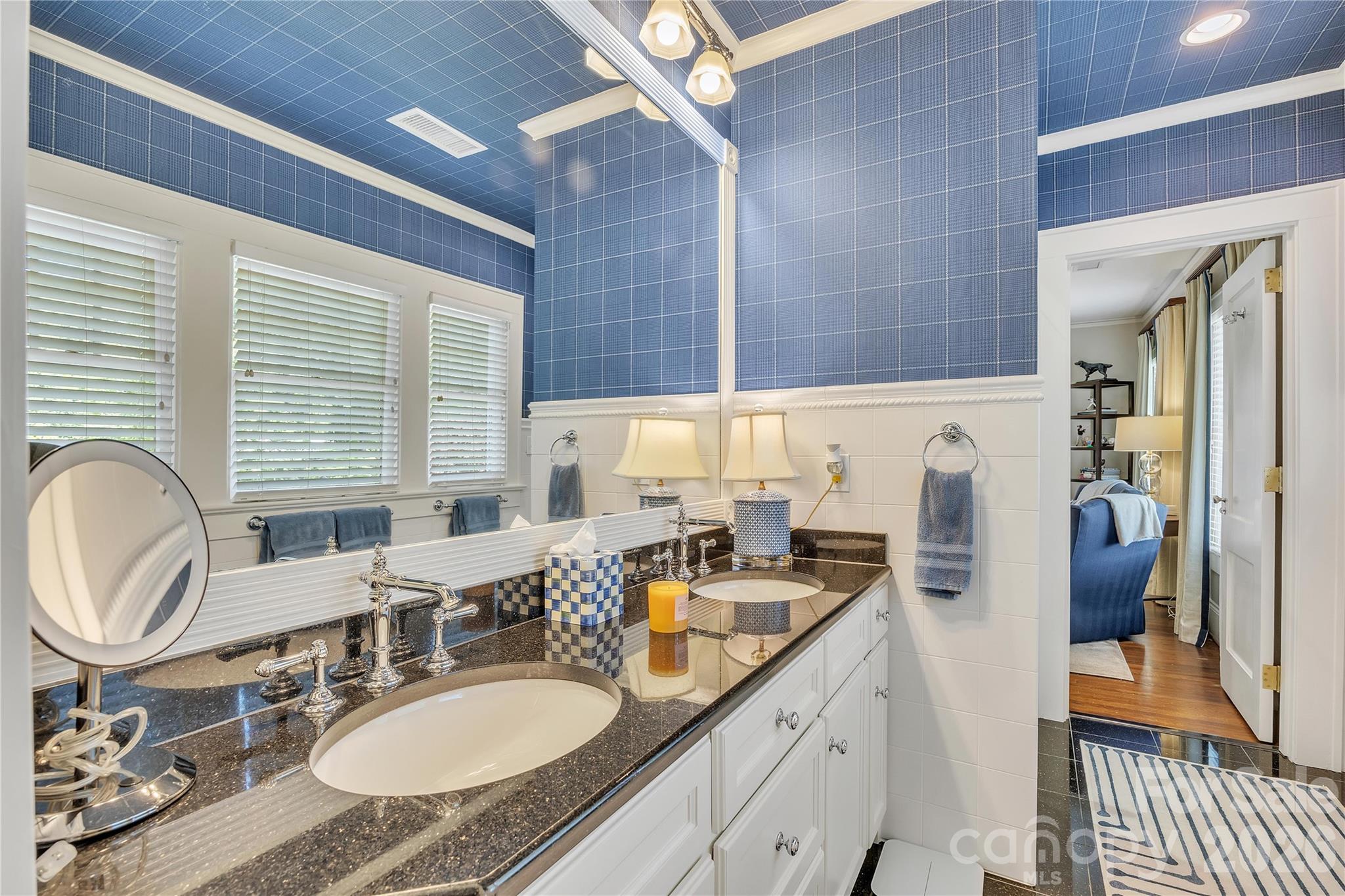 128 W Colonial Drive — Salisbury