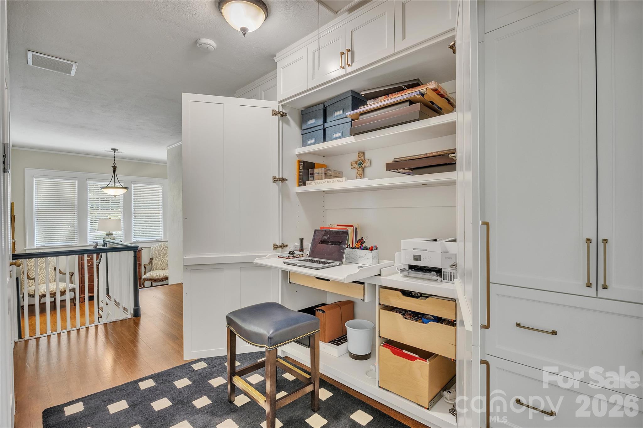 128 W Colonial Drive — Salisbury