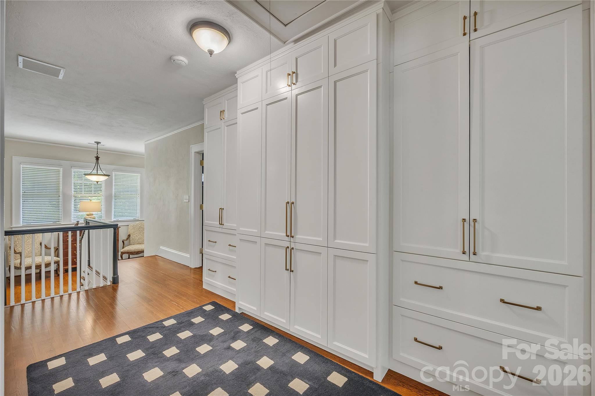 128 W Colonial Drive — Salisbury