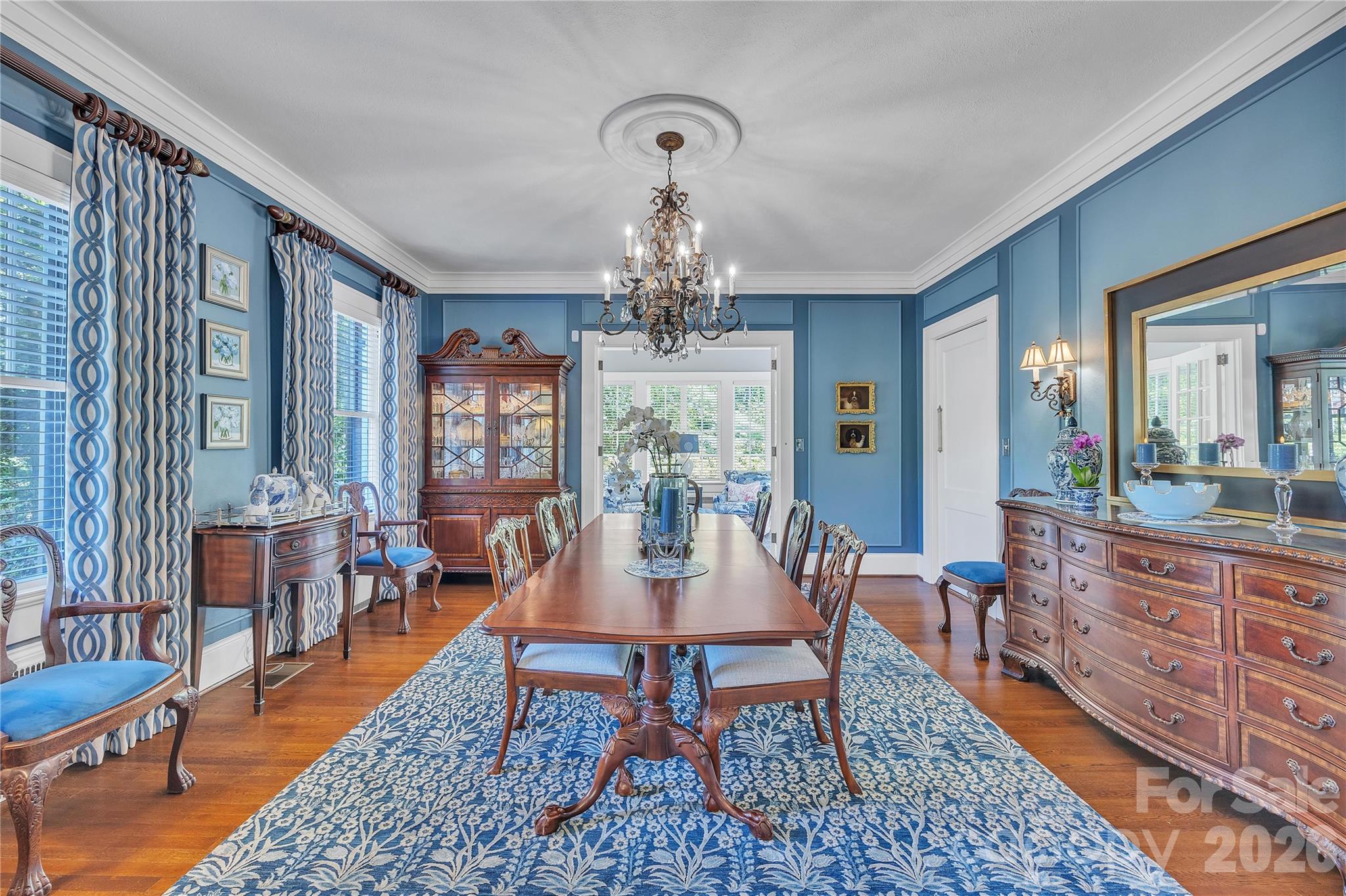 128 W Colonial Drive — Salisbury