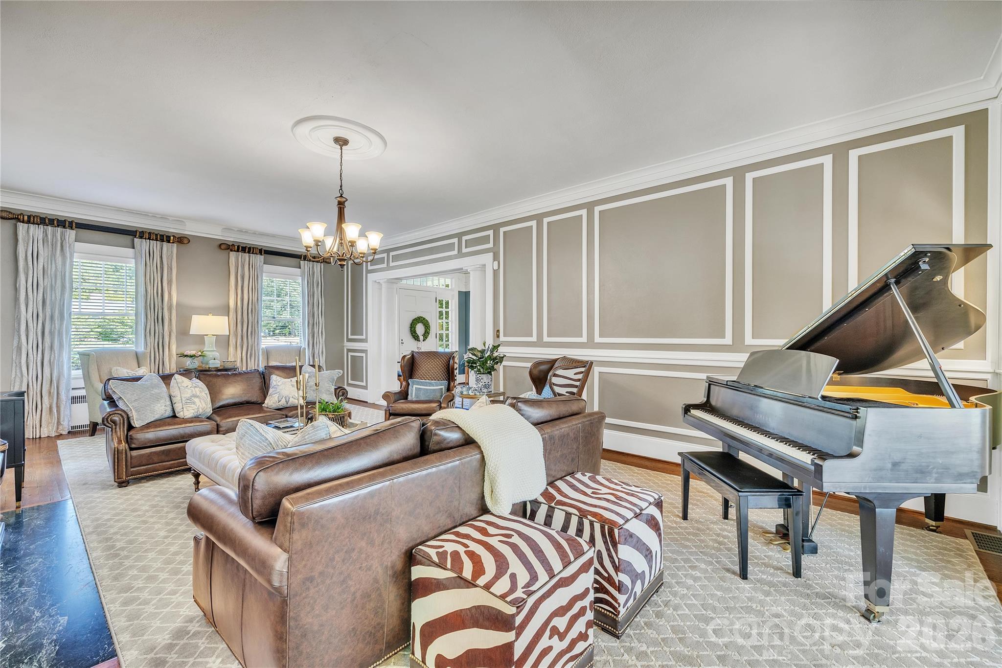 128 W Colonial Drive — Salisbury