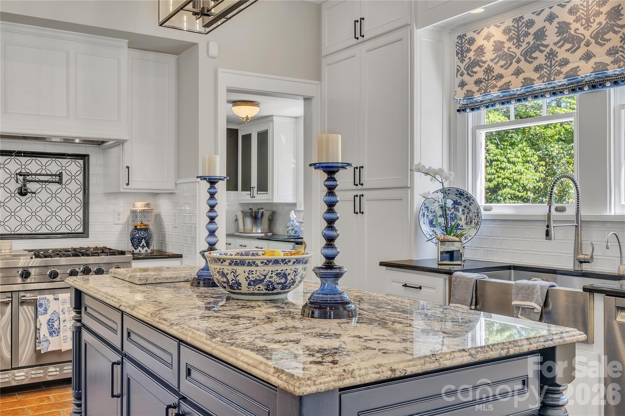 128 W Colonial Drive — Salisbury