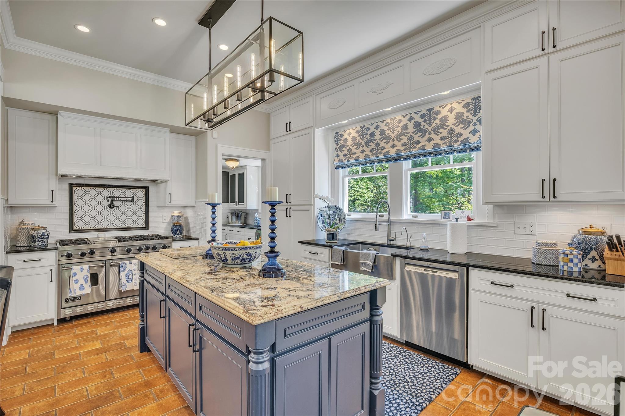 128 W Colonial Drive — Salisbury
