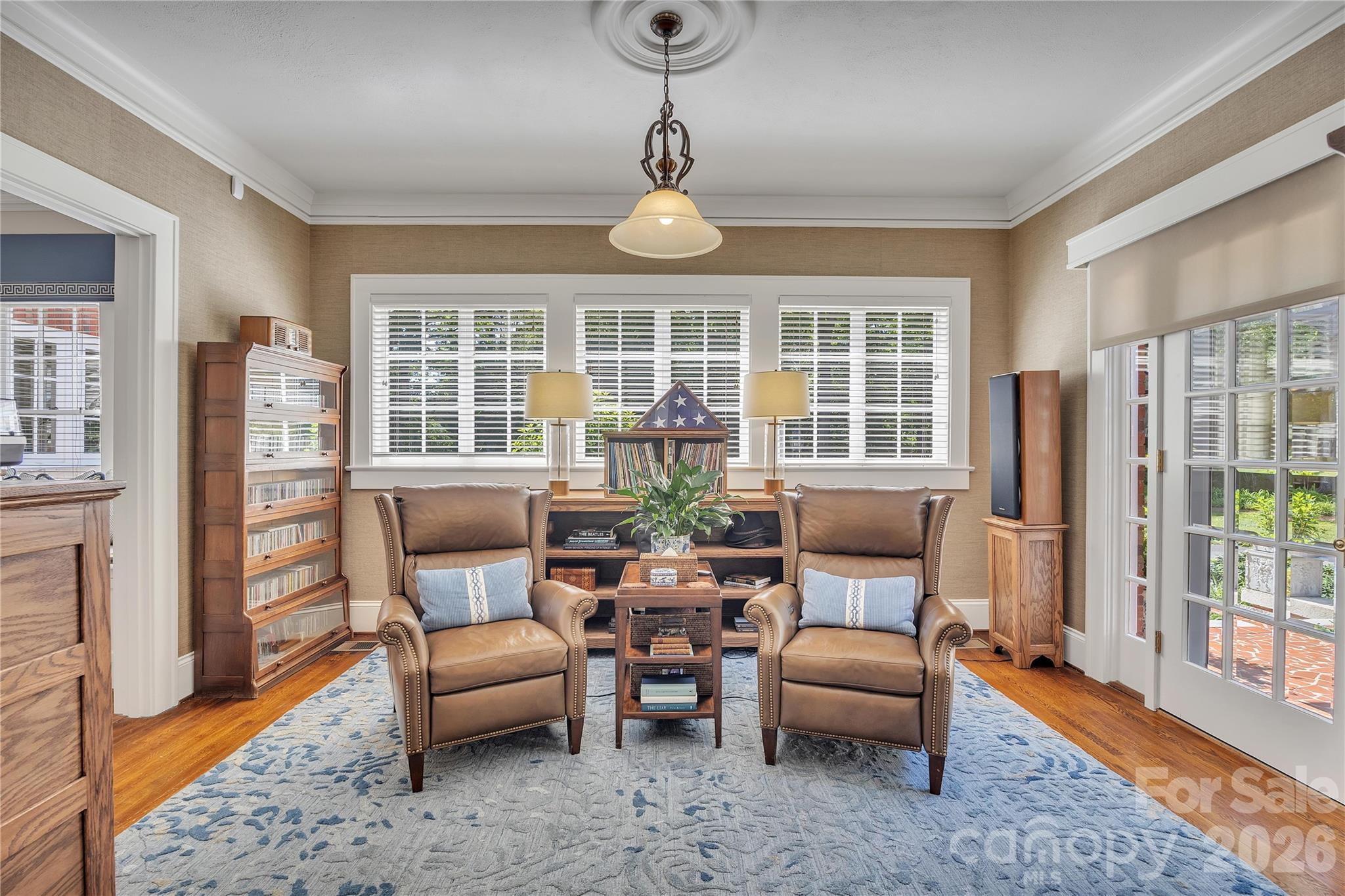 128 W Colonial Drive — Salisbury