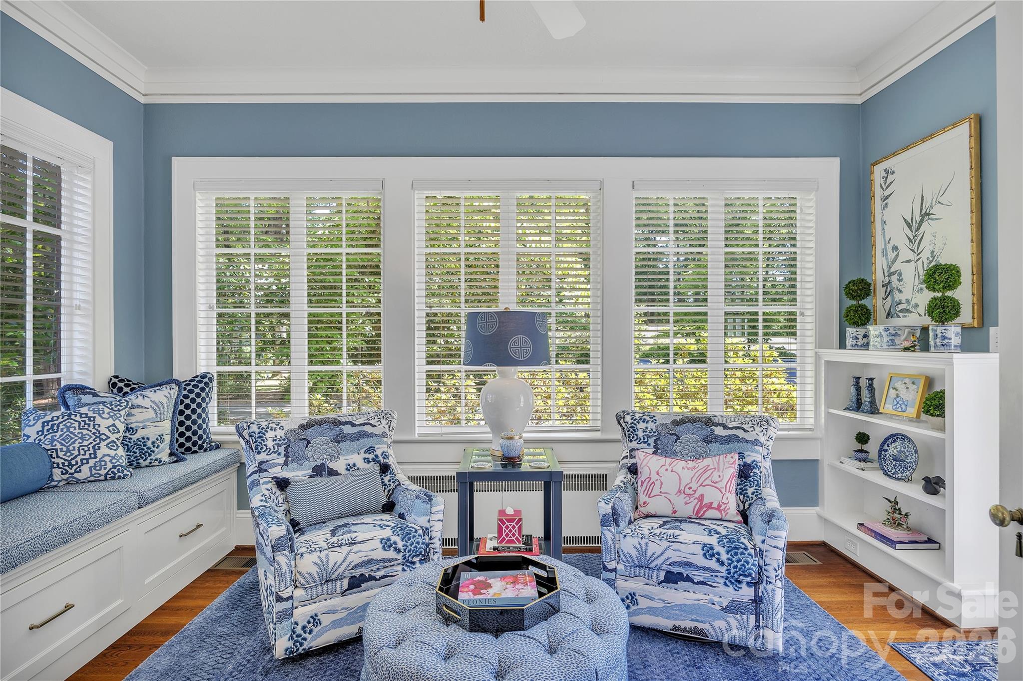 128 W Colonial Drive — Salisbury