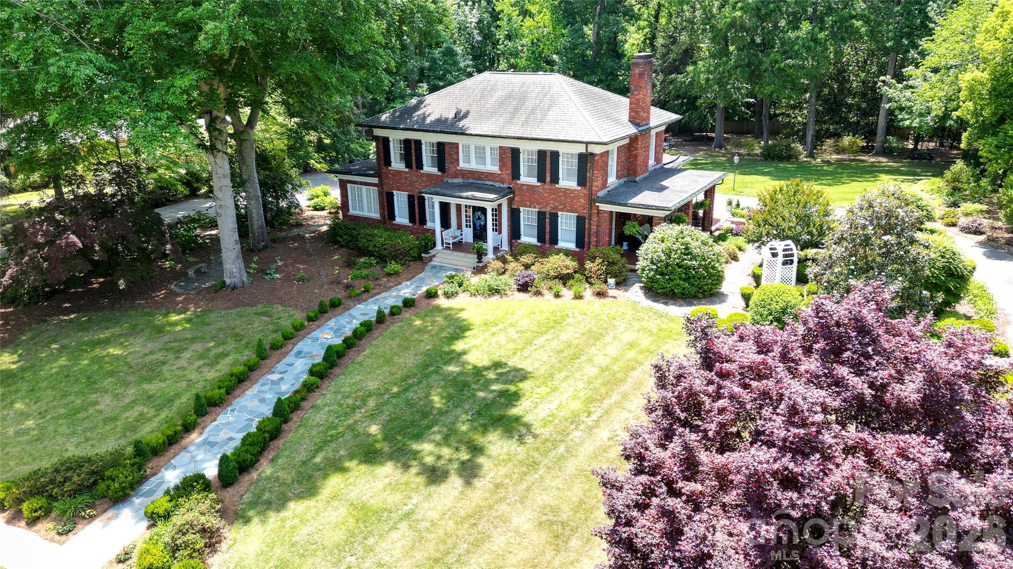 128 W Colonial Drive — Salisbury