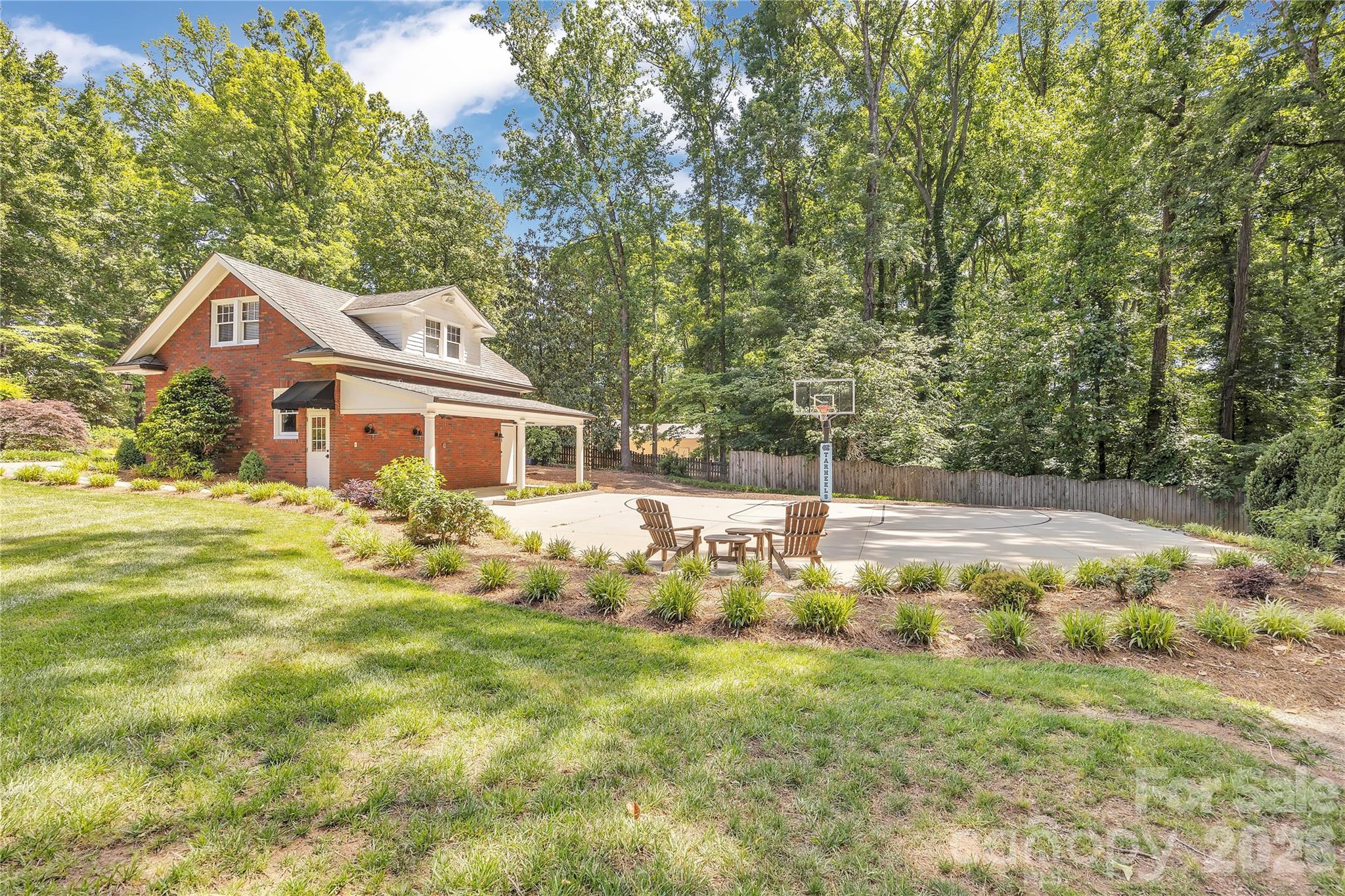 128 W Colonial Drive — Salisbury