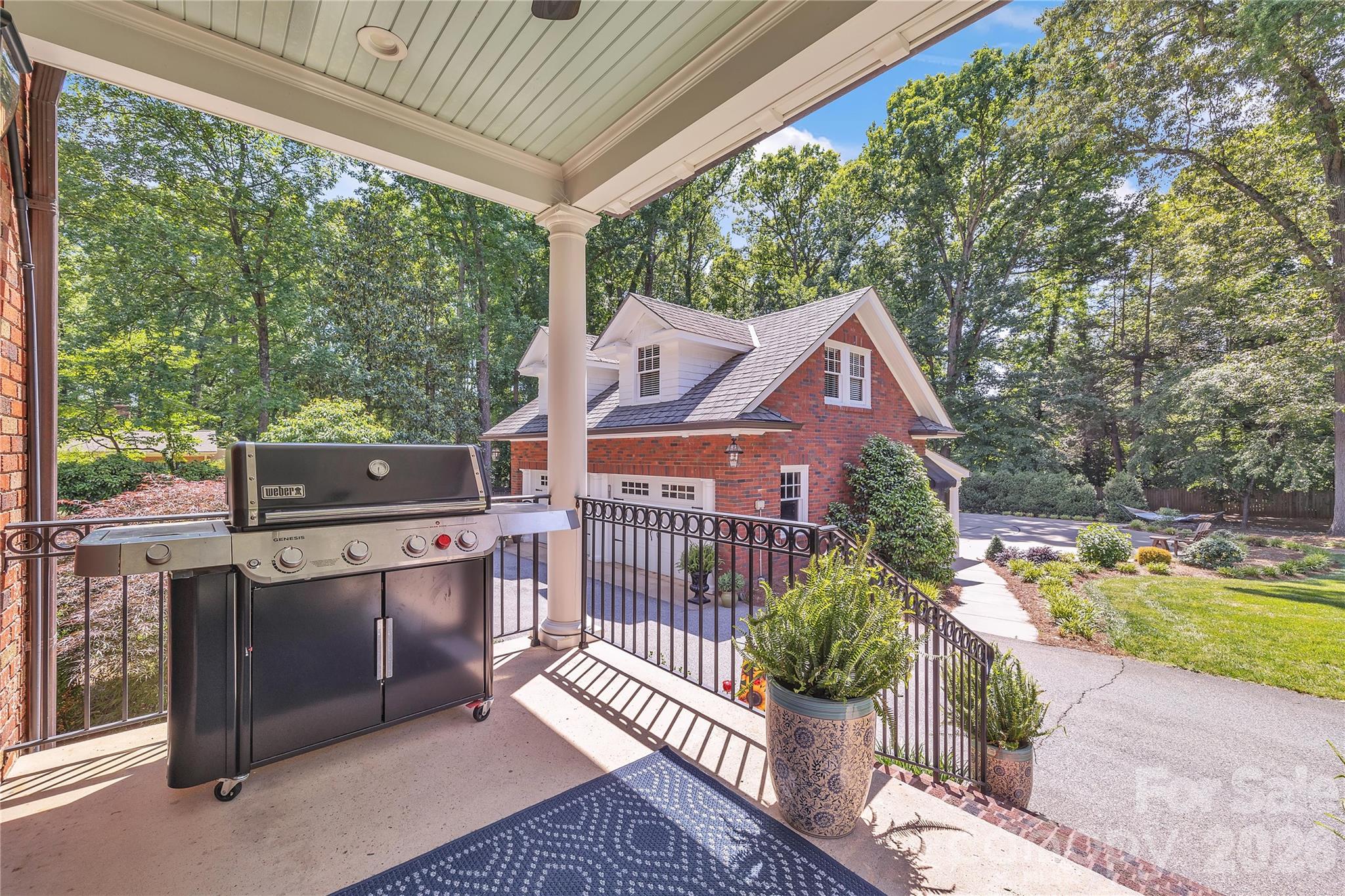 128 W Colonial Drive — Salisbury