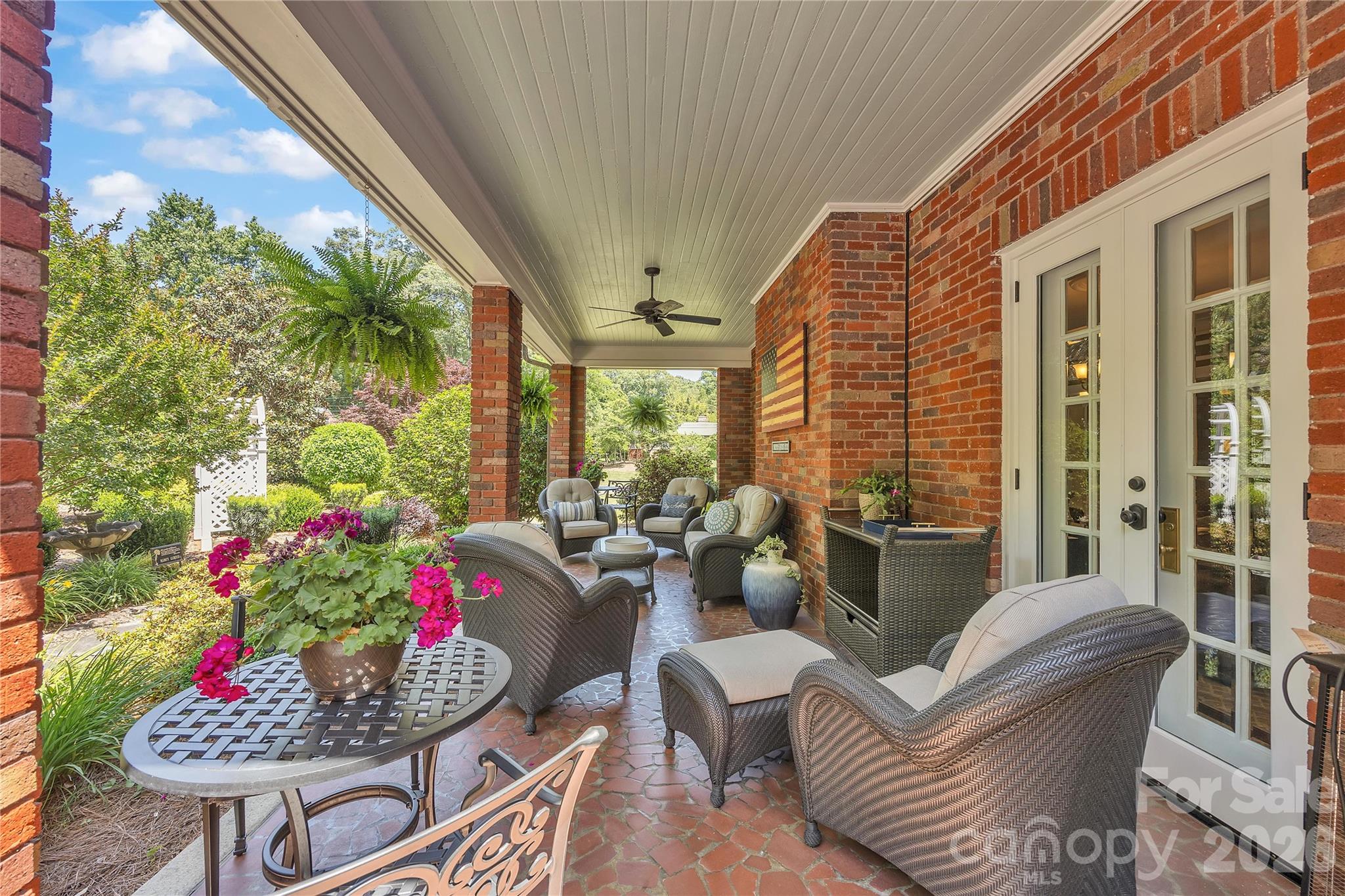 128 W Colonial Drive — Salisbury