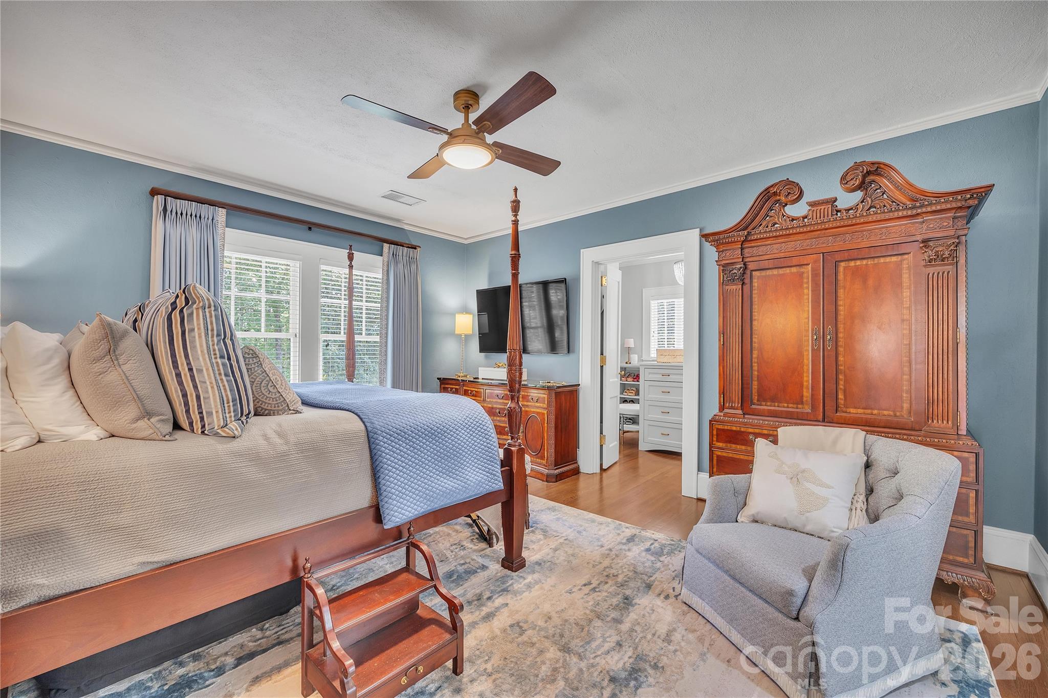 128 W Colonial Drive — Salisbury
