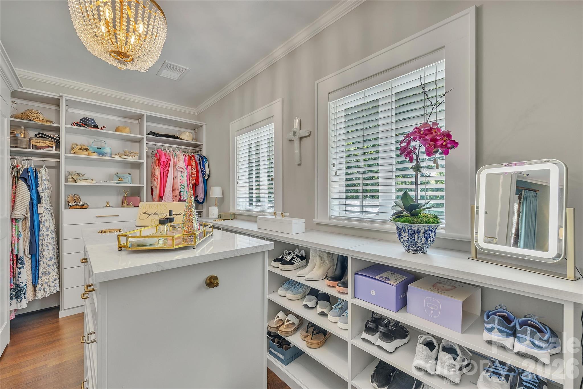 128 W Colonial Drive — Salisbury
