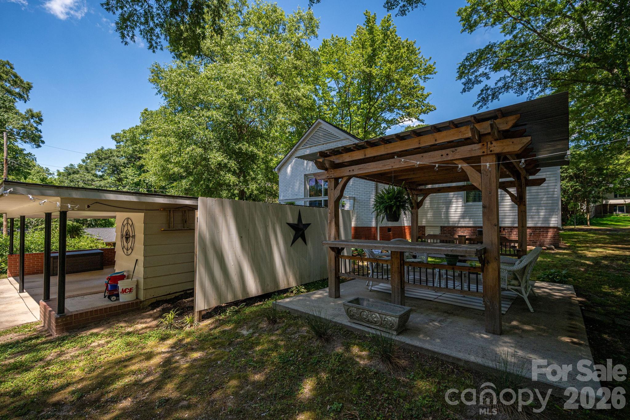 823 N Laurel Street — Lincolnton