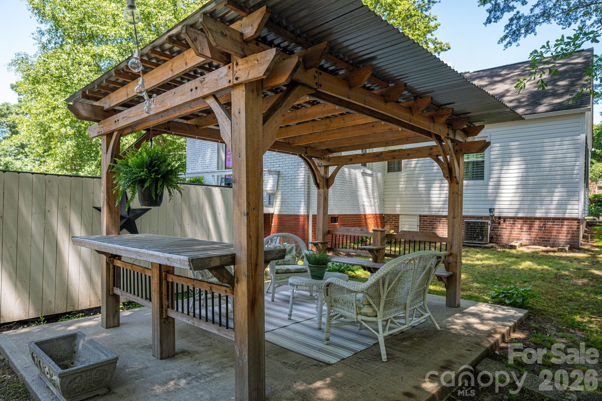823 N Laurel Street — Lincolnton