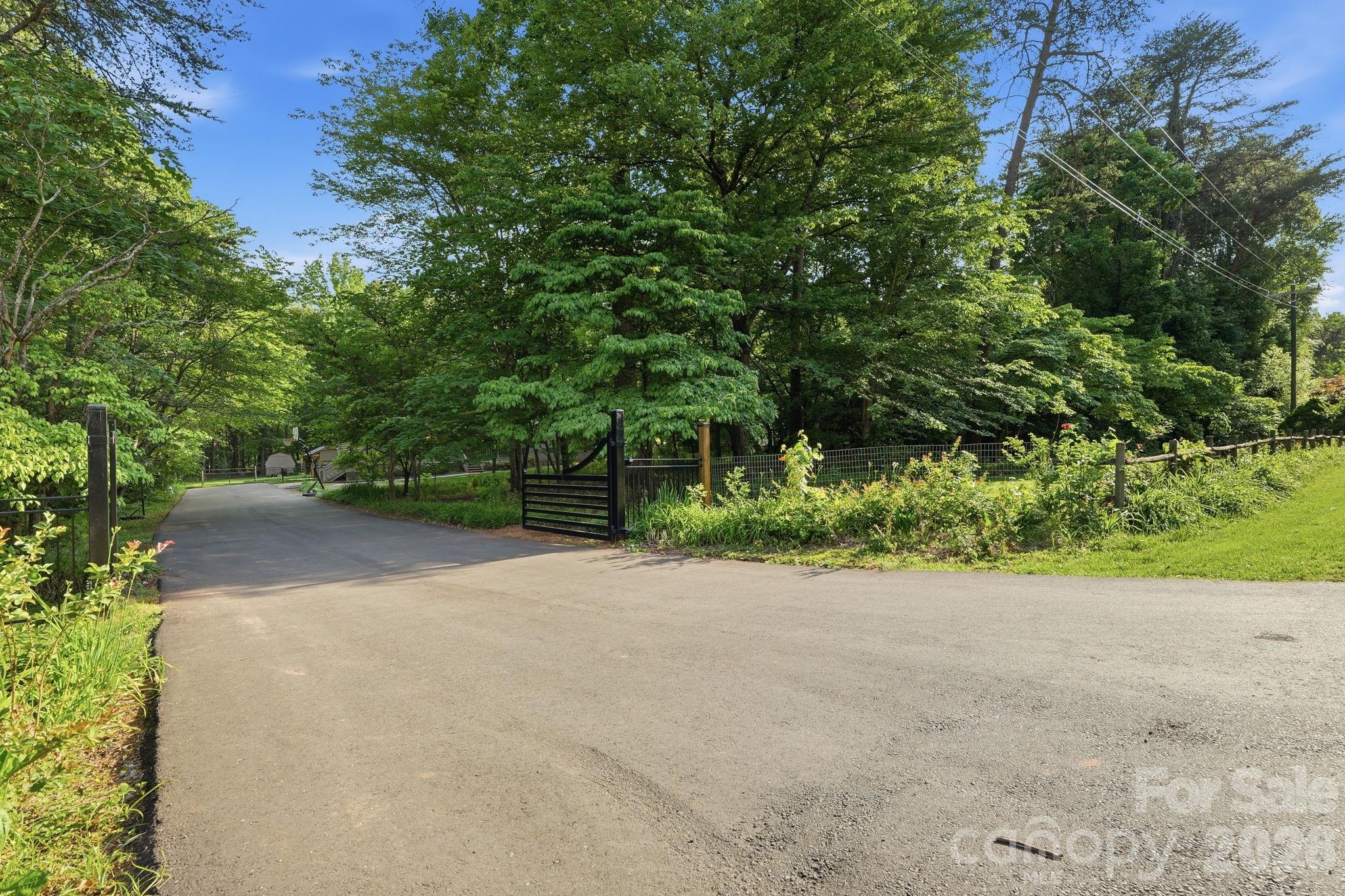 5347 Haney Road — York