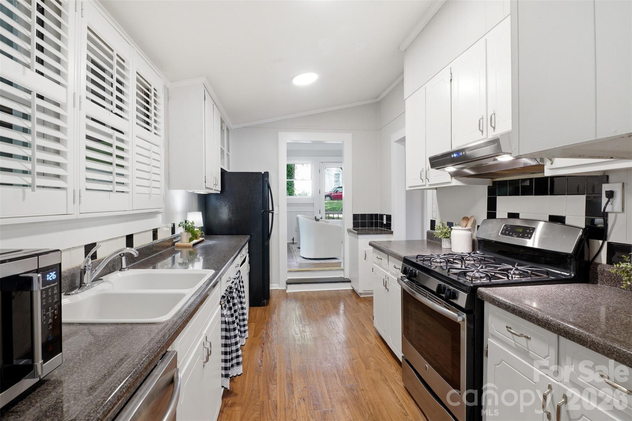 201 Smith Street — Clover
