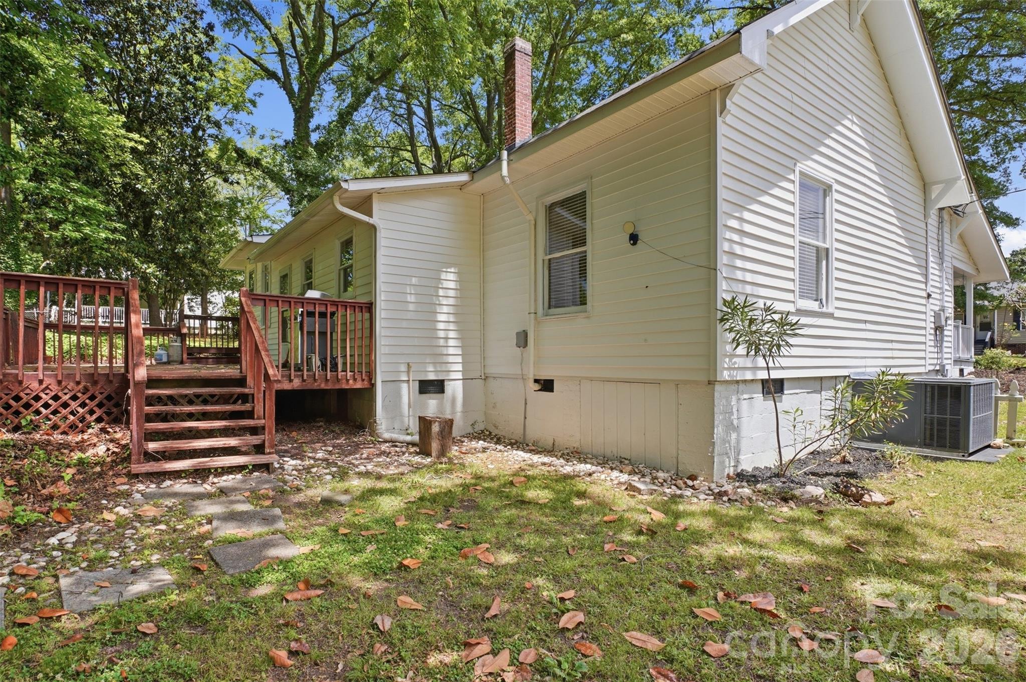 201 Smith Street — Clover