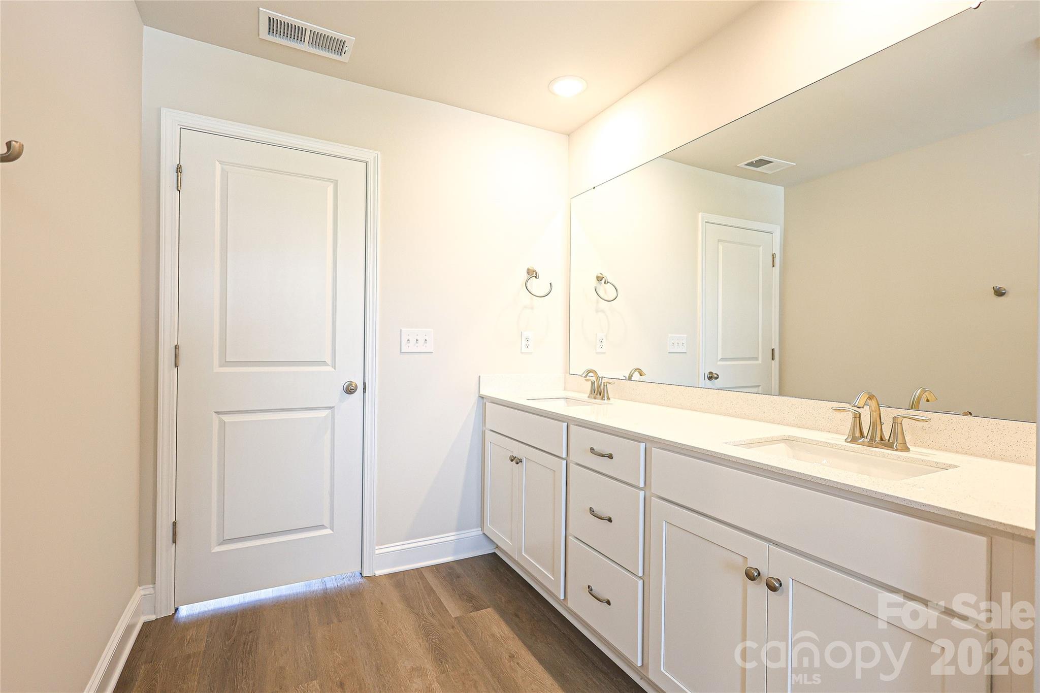 5003 Twin River Drive — Denver