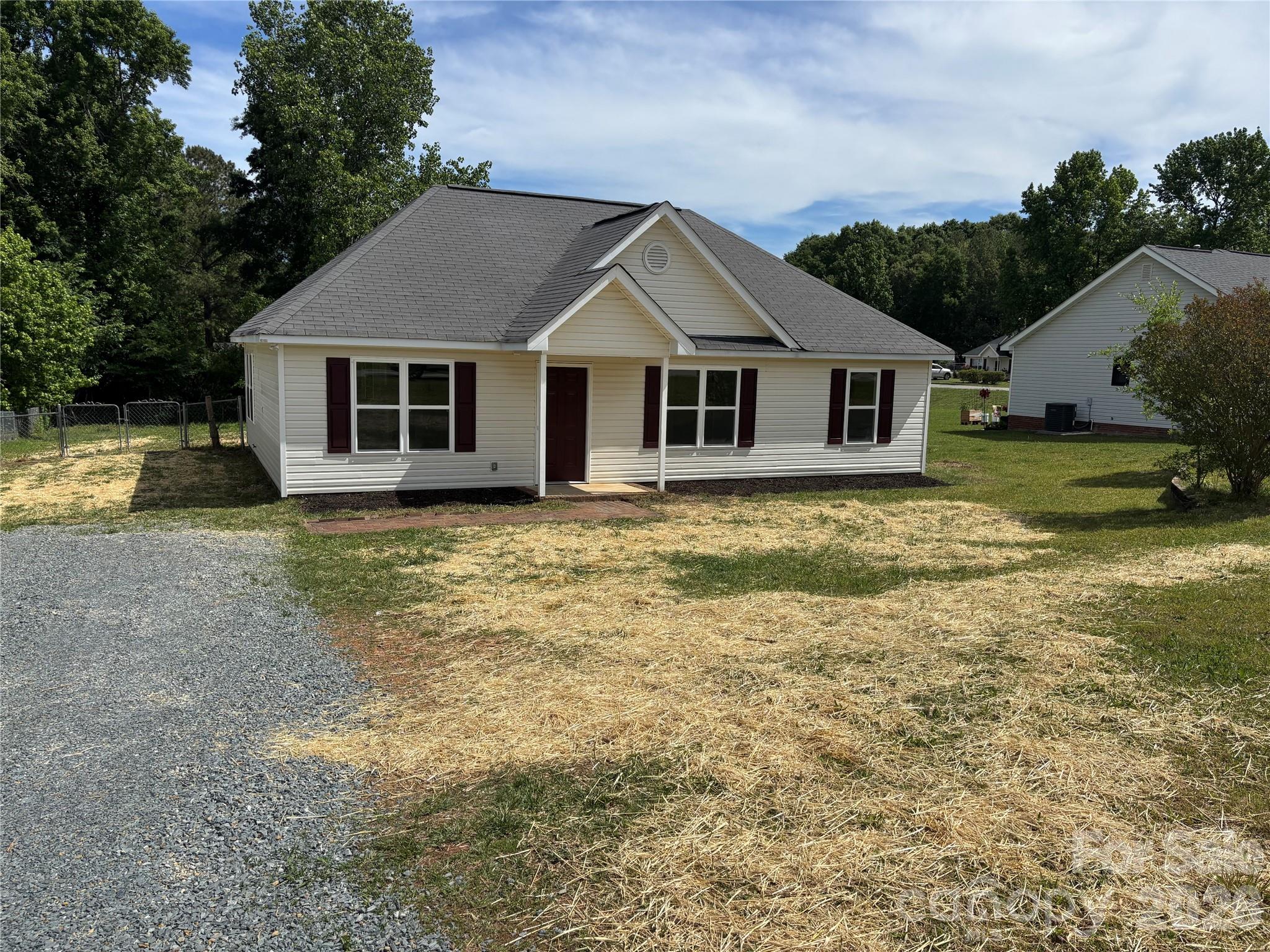 1002 Crescent Way — Wingate
