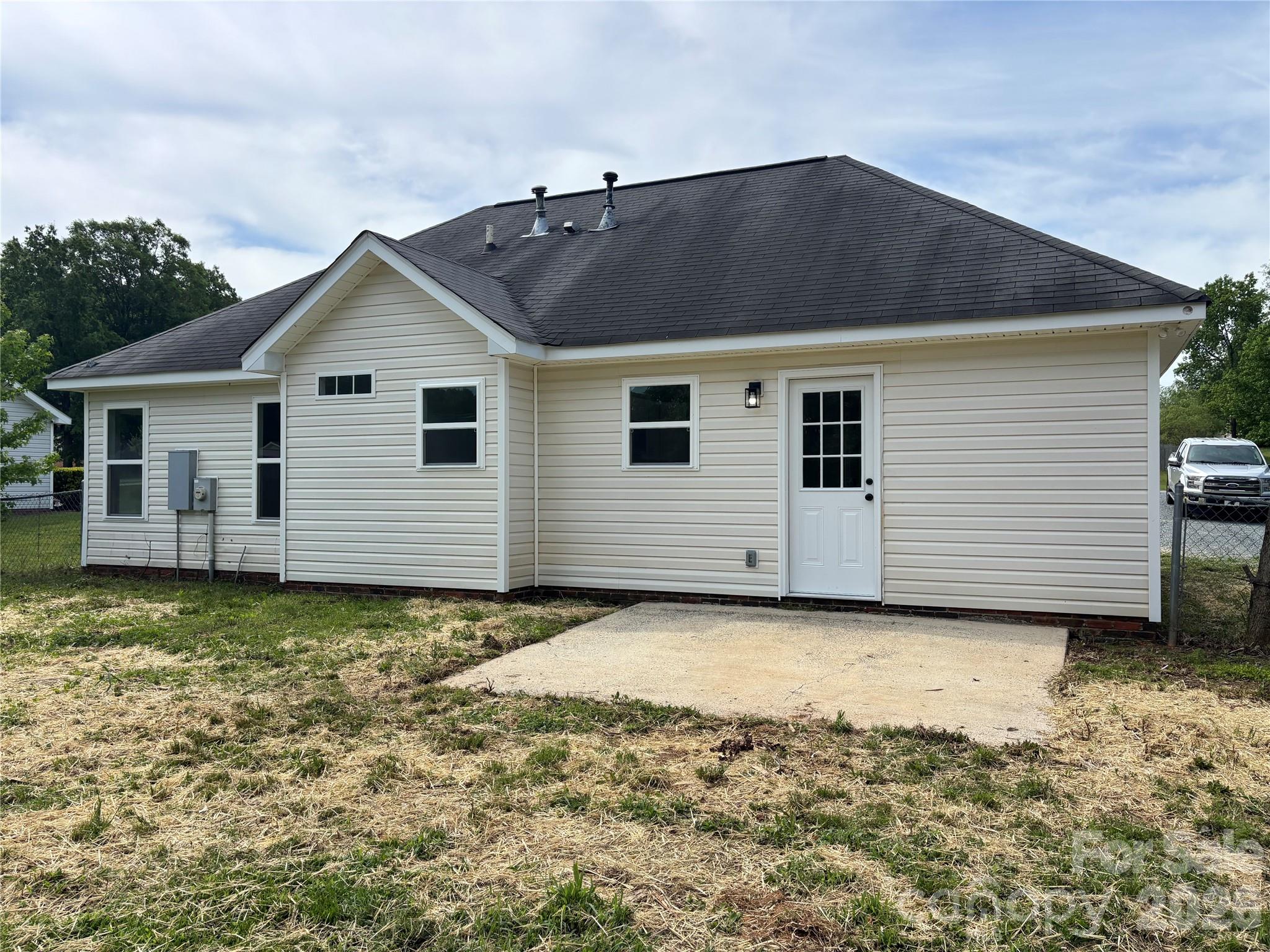 1002 Crescent Way — Wingate