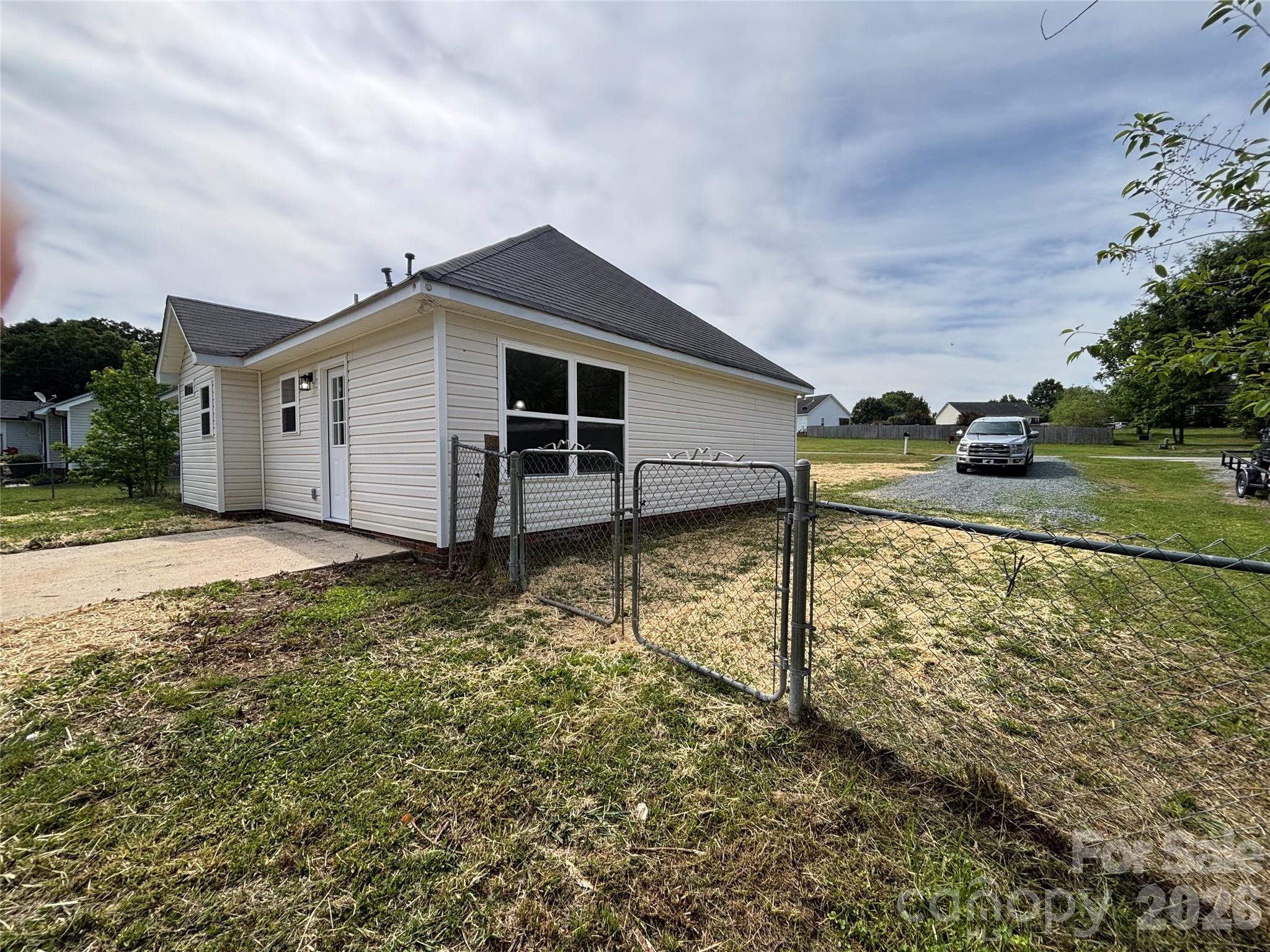 1002 Crescent Way — Wingate