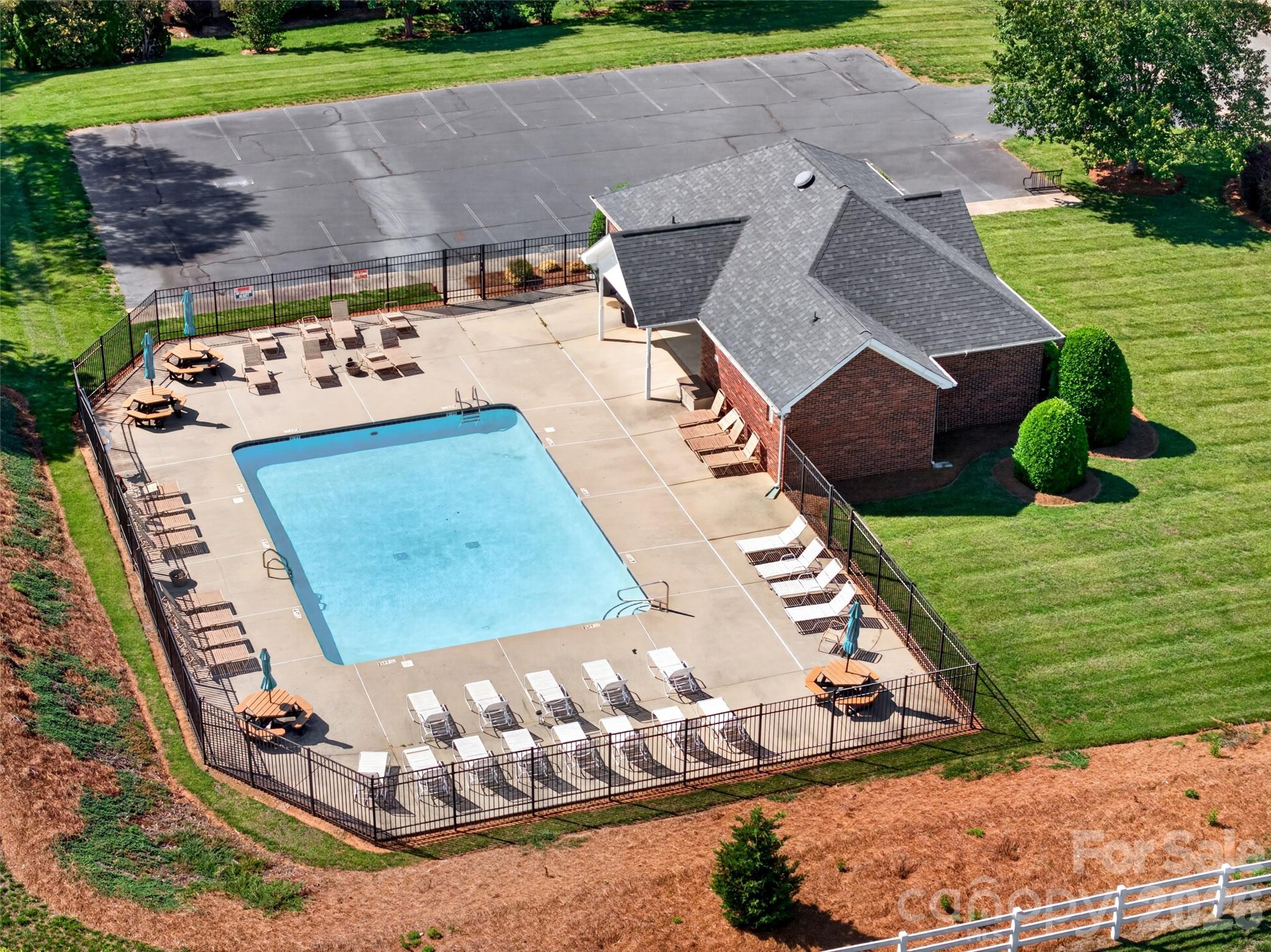 3507 Savannah Way — Monroe