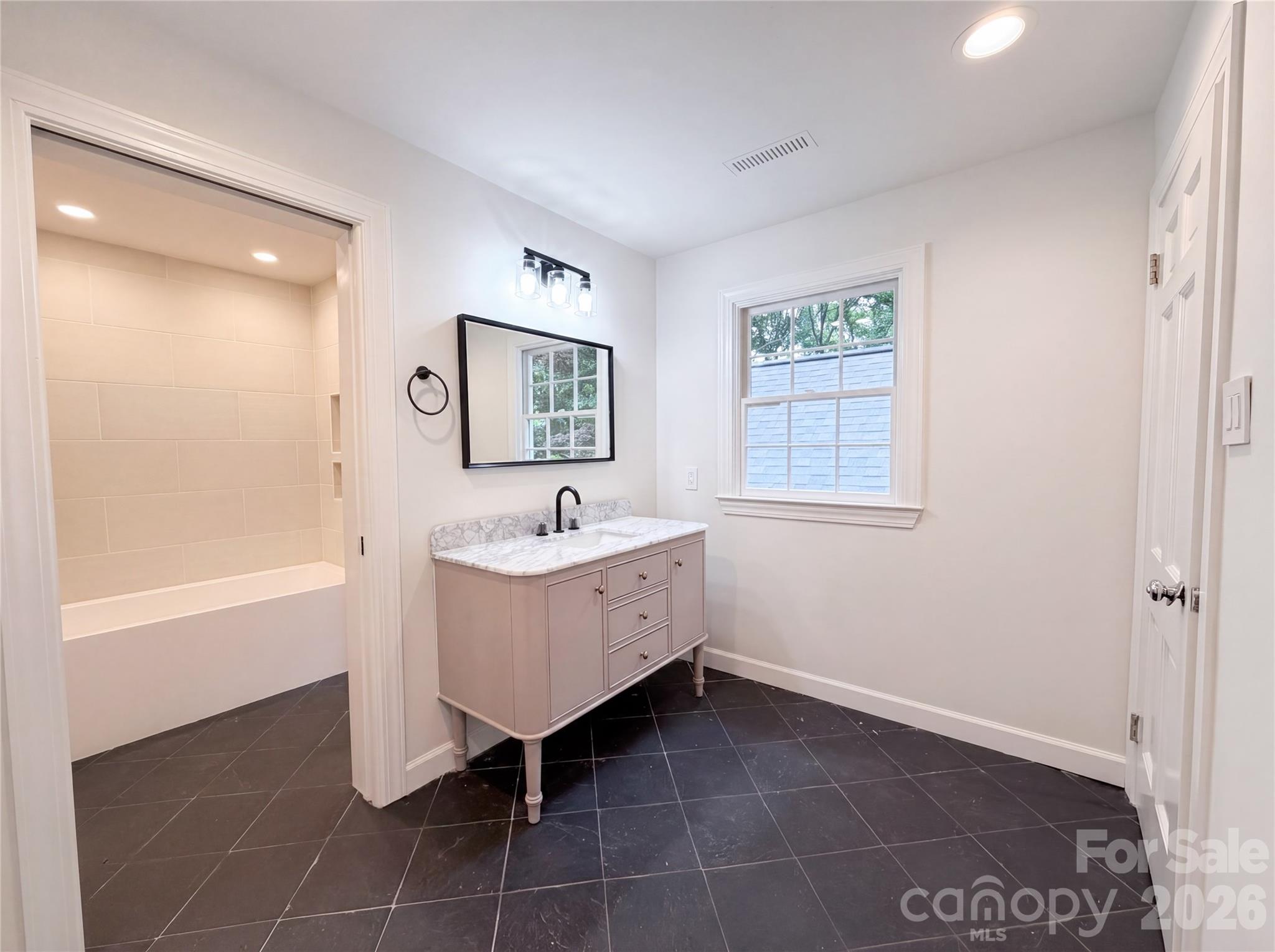 318 Valley Stream Road — Statesville