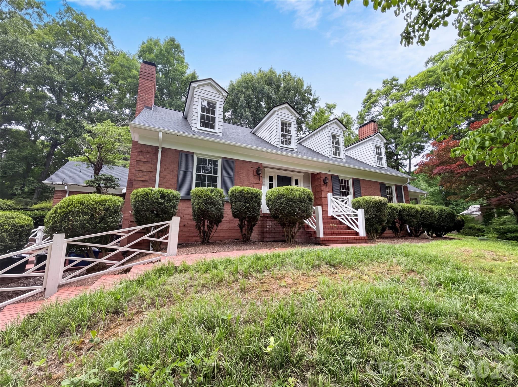 318 Valley Stream Road — Statesville