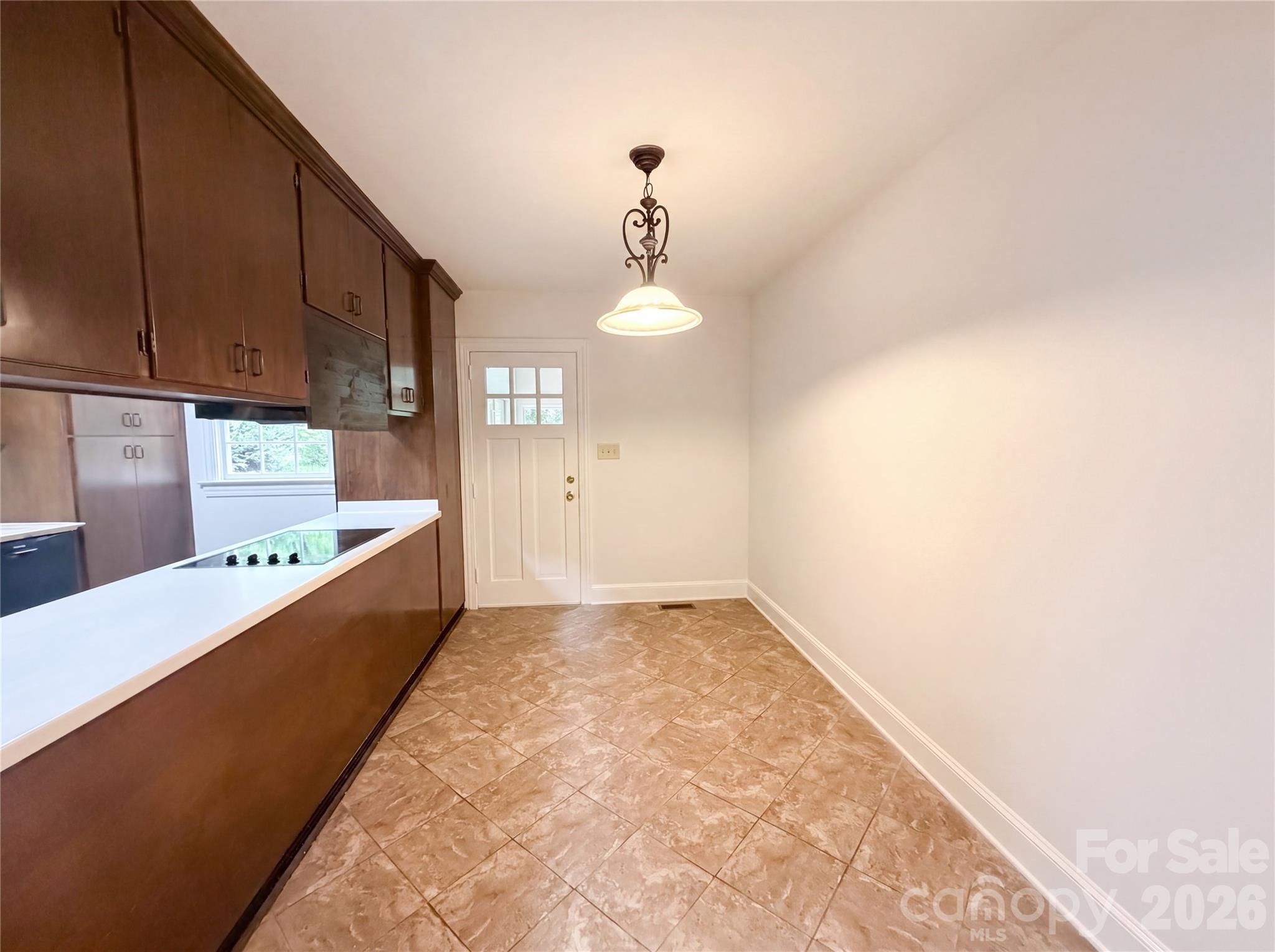 318 Valley Stream Road — Statesville
