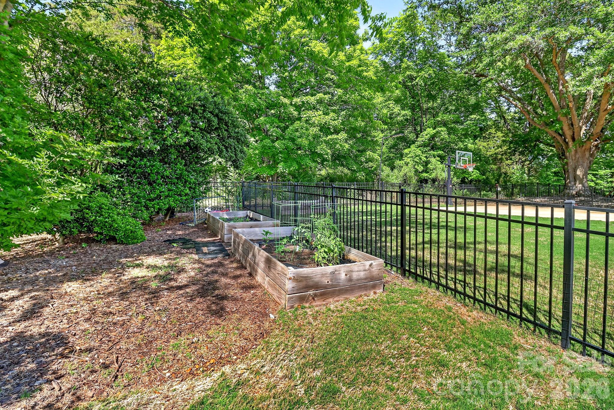 7005 Providence Lane W — Charlotte